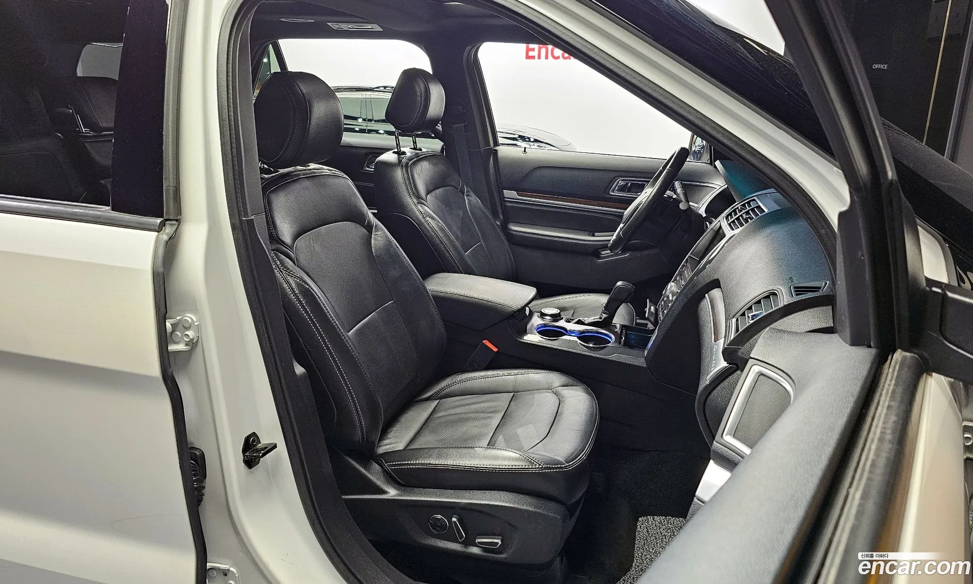 Ford Explorer 2016 1FM5K8FH7GGB24484 — 4