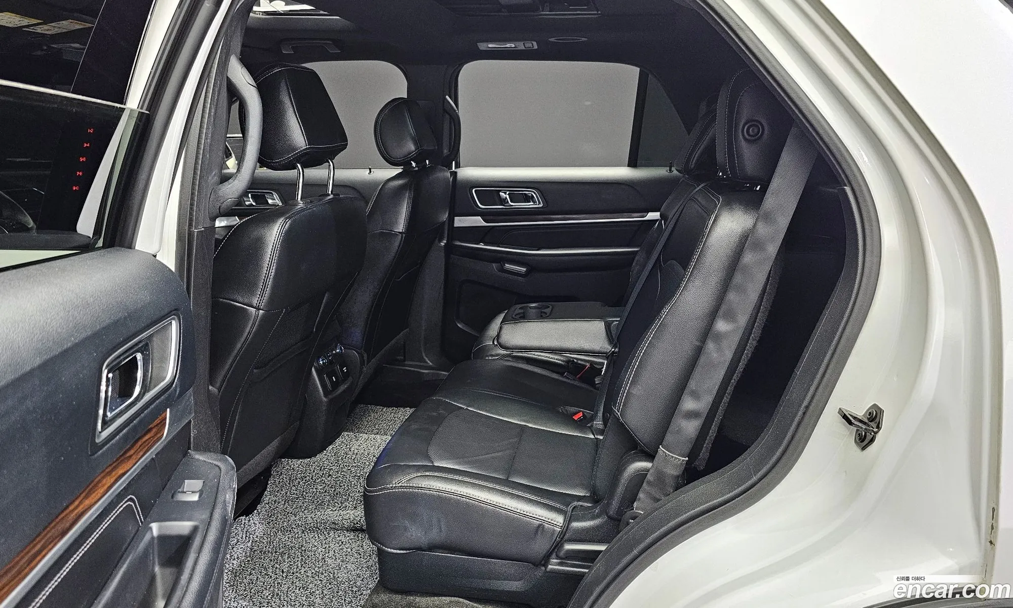 Ford Explorer 2016 1FM5K8FH7GGB24484 — 16