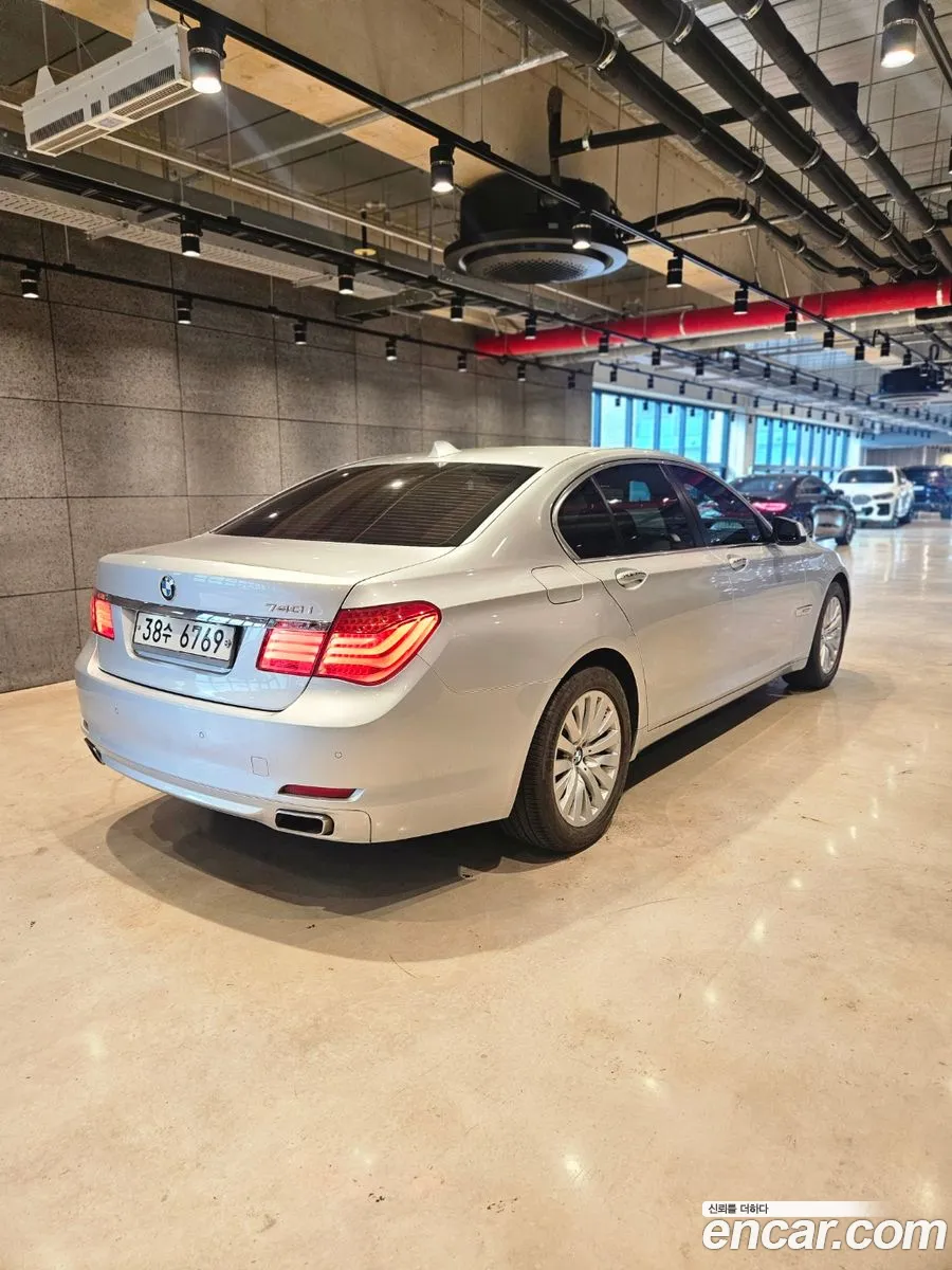 BMW 7 Series 2011 — 14