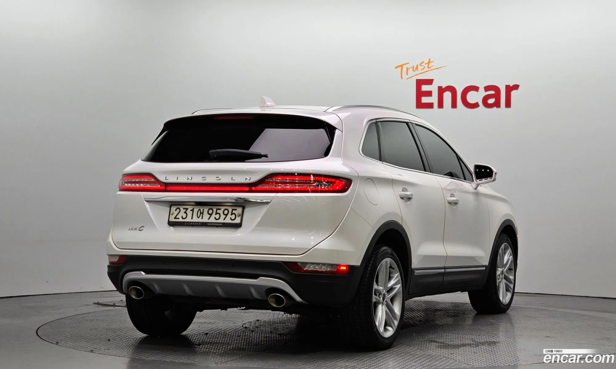 Lincoln MKC 2019 5LMCJ3D94KUL33486 — 11