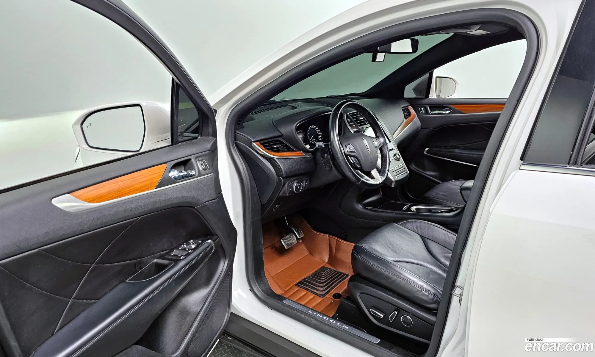 Lincoln MKC 2019 5LMCJ3D94KUL33486 — 14