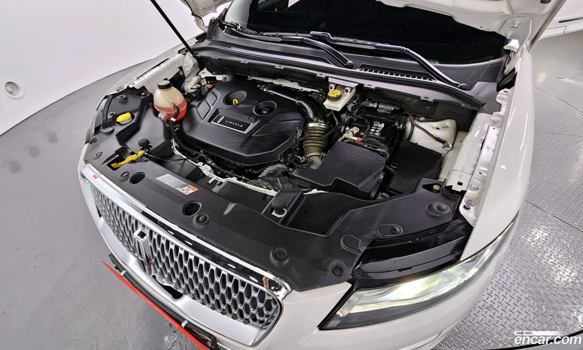 Lincoln MKC 2019 5LMCJ3D94KUL33486 — 9