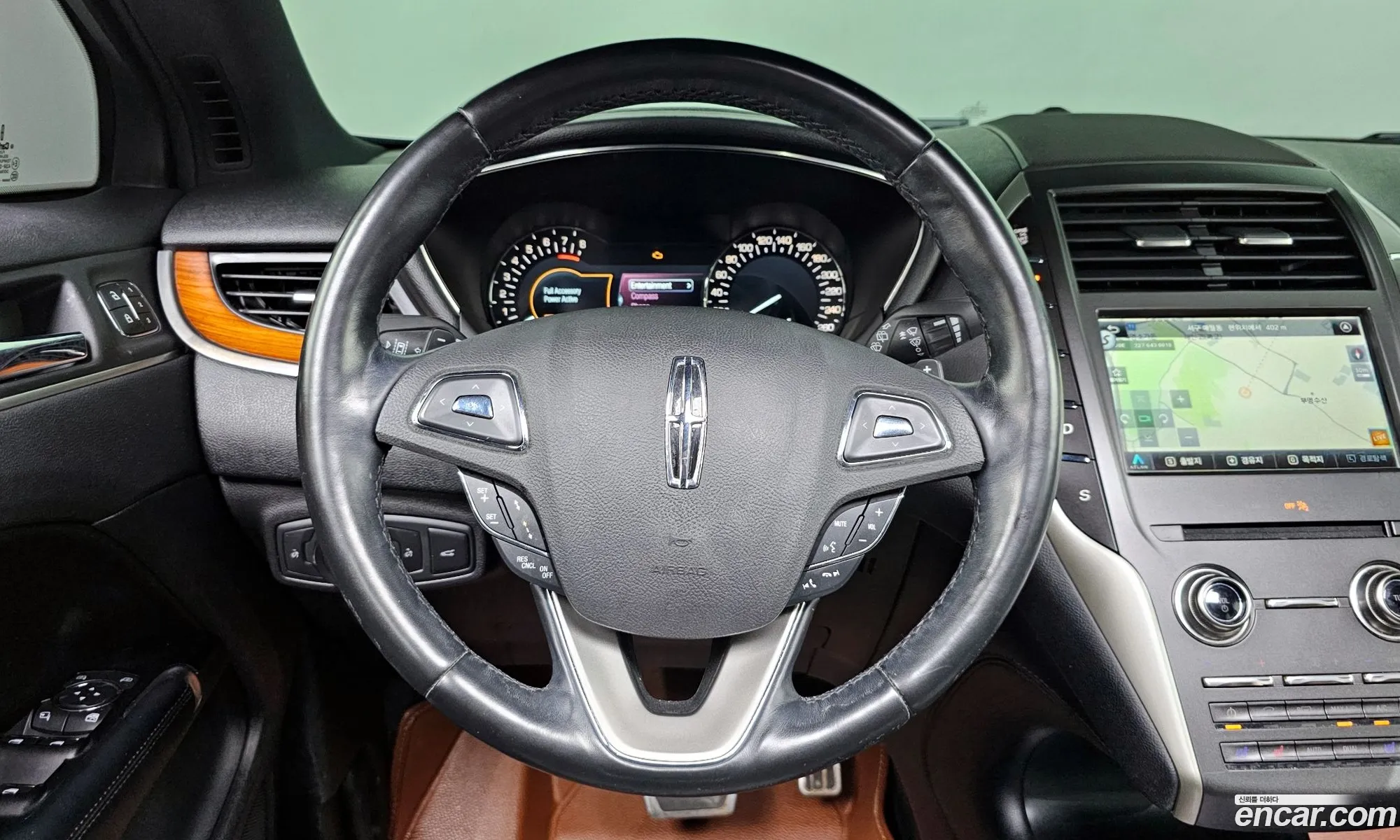 Lincoln MKC 2019 5LMCJ3D94KUL33486 — 18
