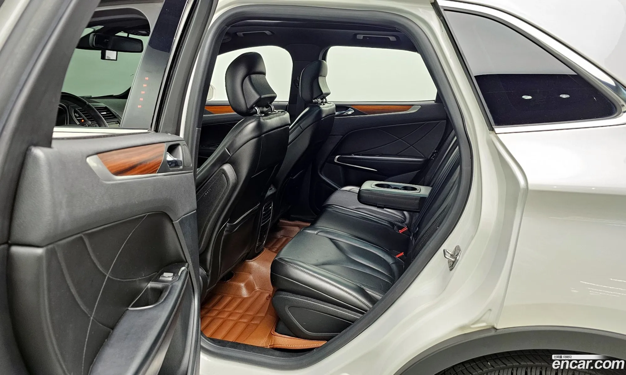 Lincoln MKC 2019 5LMCJ3D94KUL33486 — 3