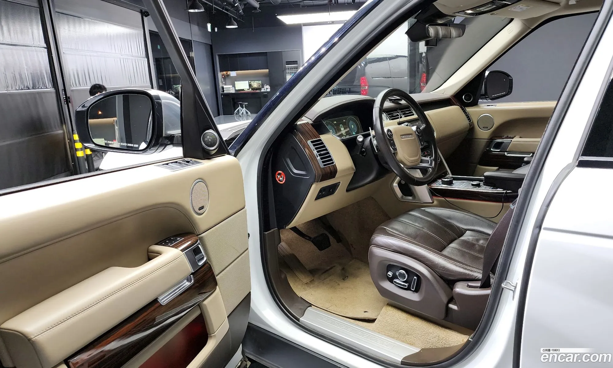 Land Rover Range Rover 2017 SALGA2FJ6HA344941 — 4