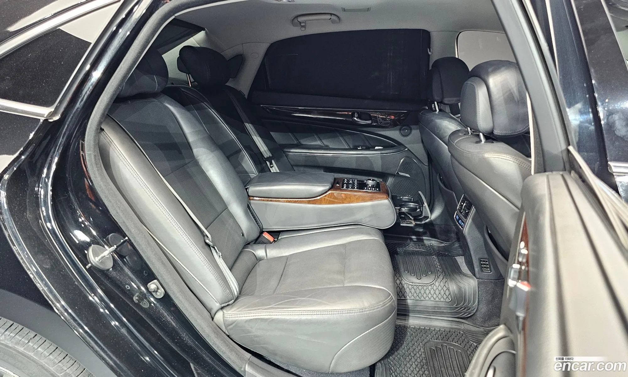 Hyundai Equus 2015 — 17