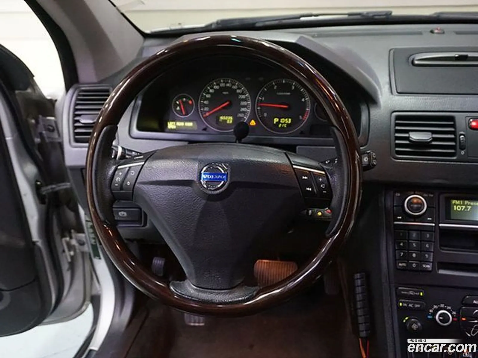 Volvo XC90 2010 — 17