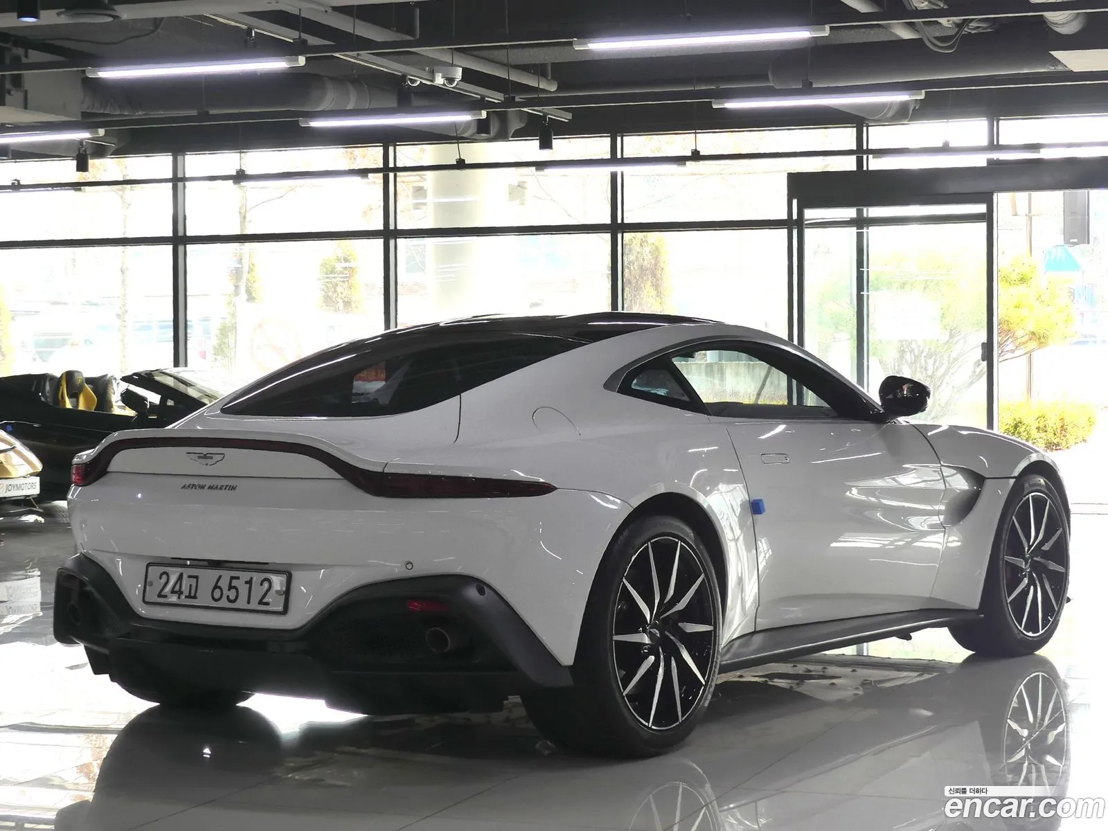 Aston Martin Vantage 2019 — 3