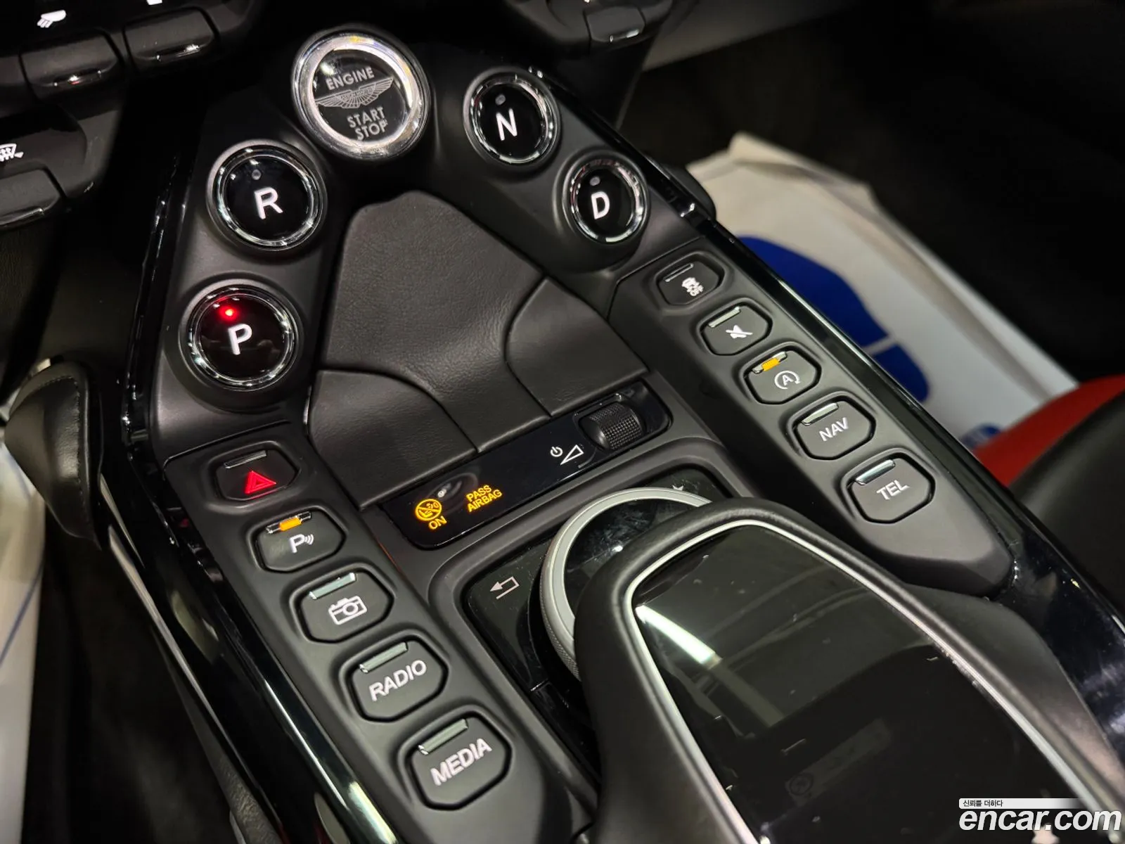 Aston Martin Vantage 2019 — 14