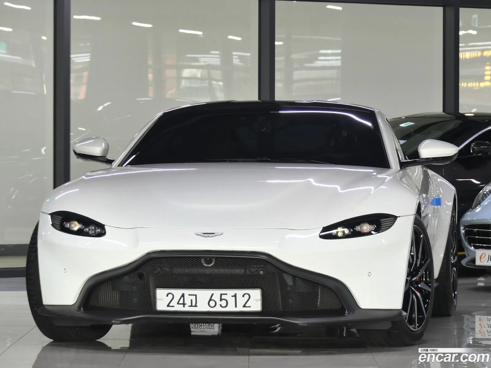 Aston Martin Vantage 2019 — 11