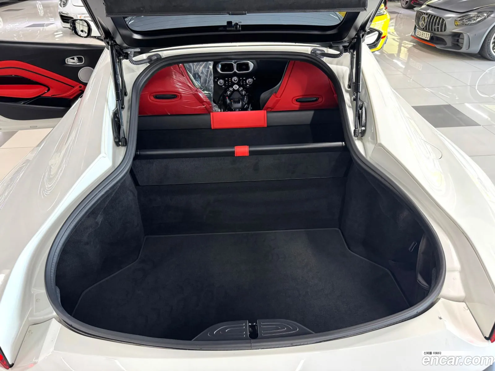 Aston Martin Vantage 2019 — 12