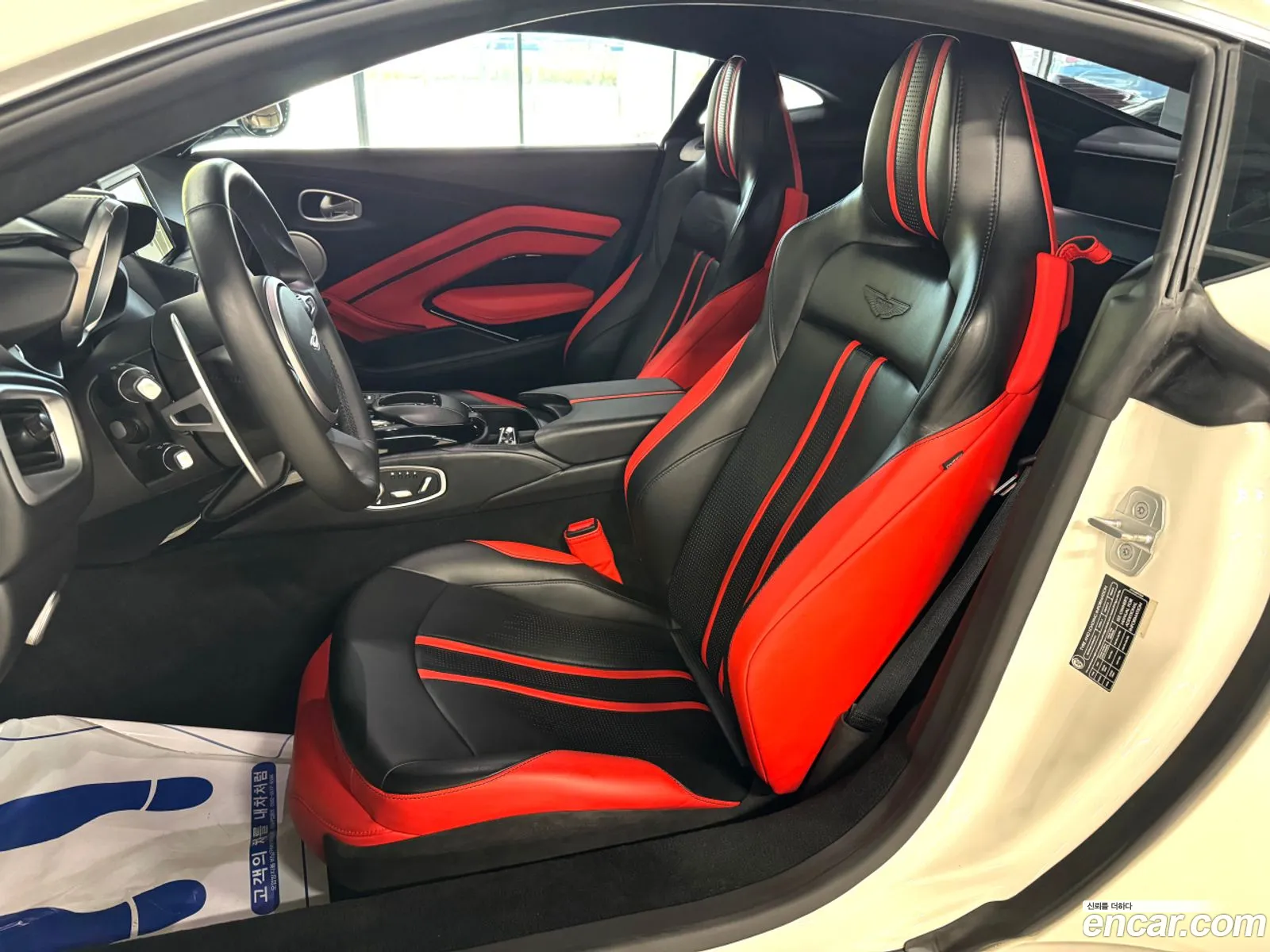 Aston Martin Vantage 2019 — 13