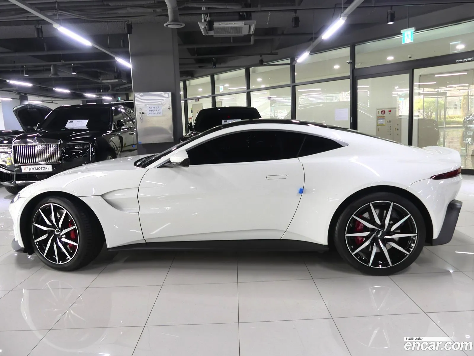Aston Martin Vantage 2019 — 10