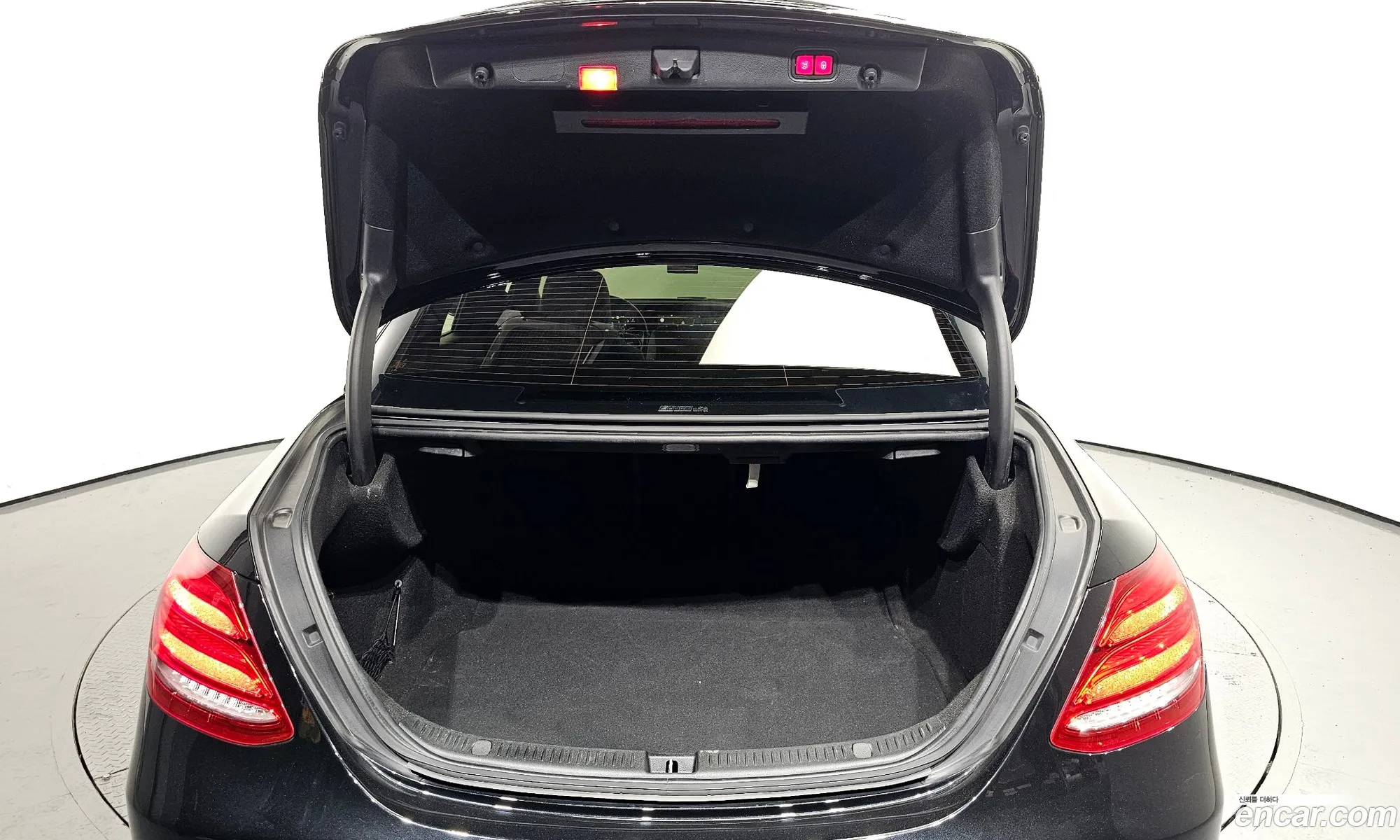 Mercedes-Benz E-Class W213 2019 WDDZF4FB0LA703950 — 2