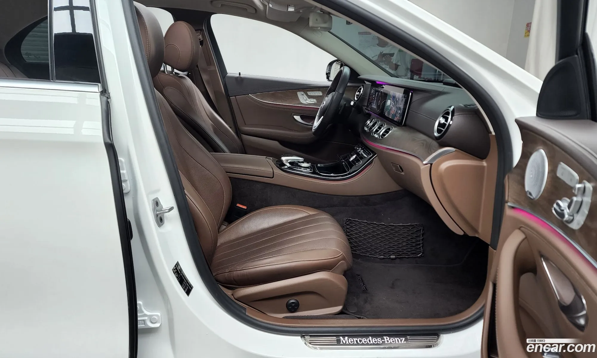 Mercedes-Benz E-Class W213 2020 — 17