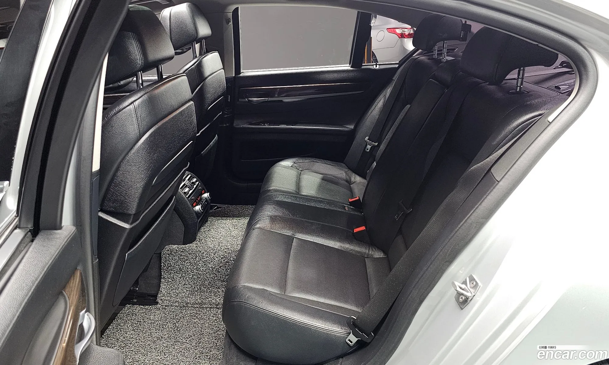 BMW 7 Series 2012 WBAKA4106CC368792 — 12