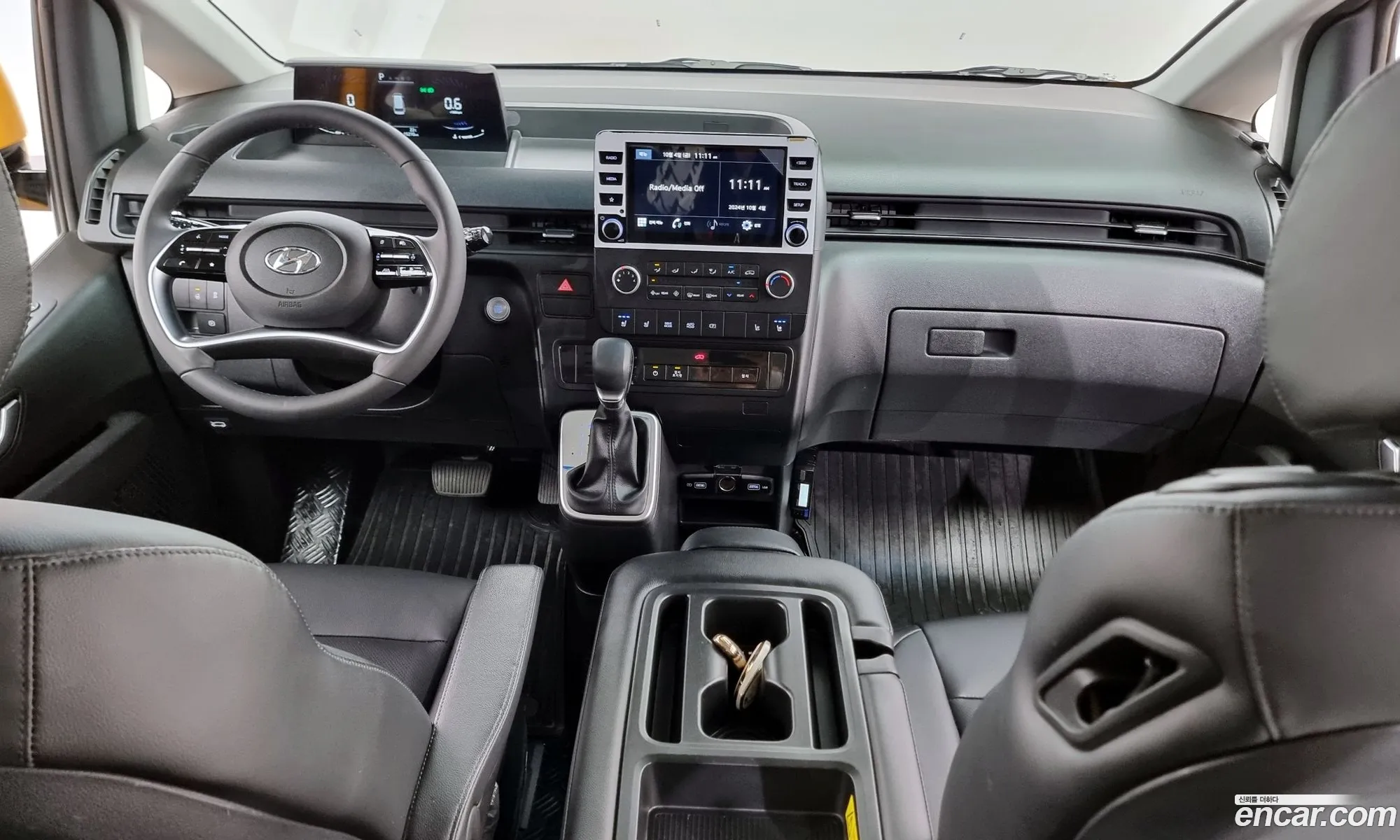 Hyundai Staria 2023 — 2