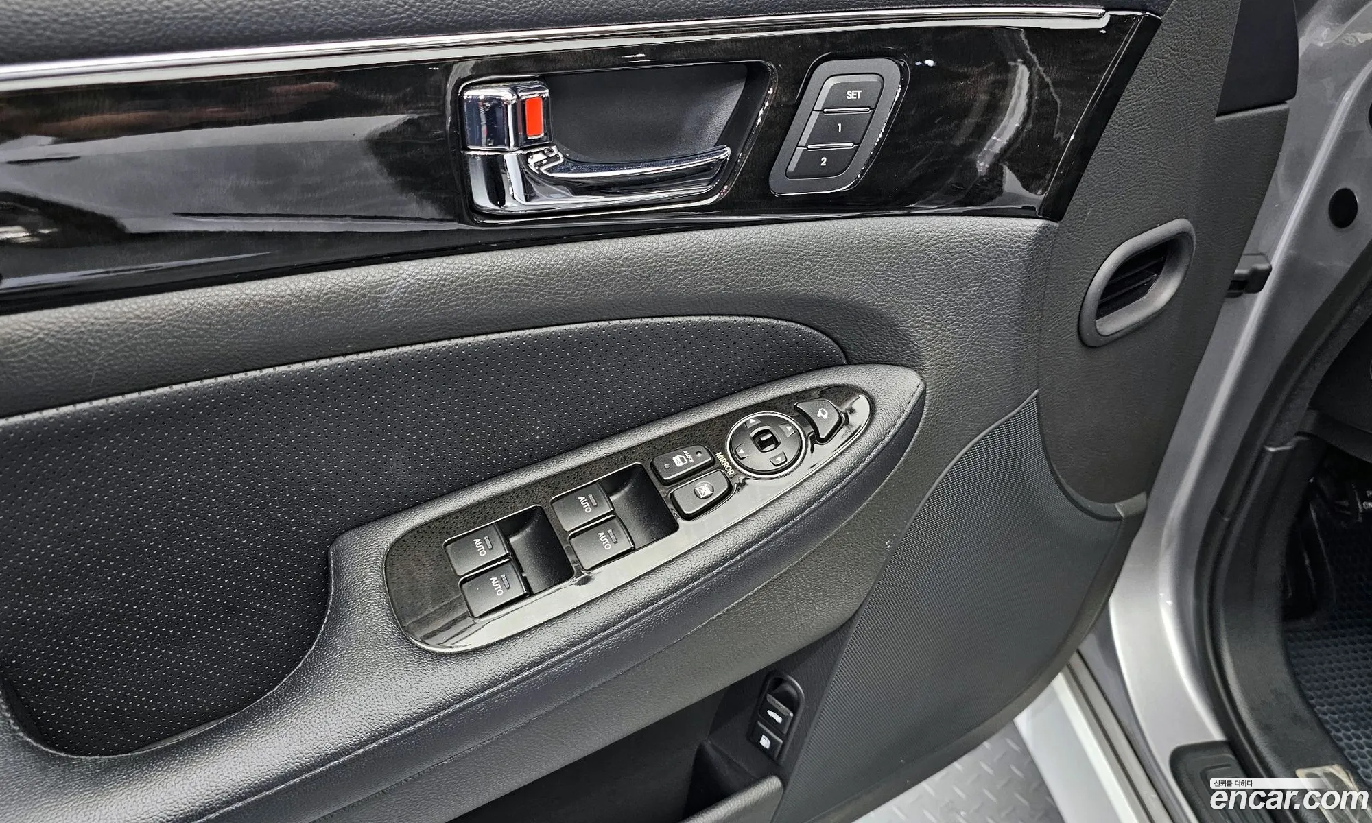 Hyundai Genesis 2011 — 11