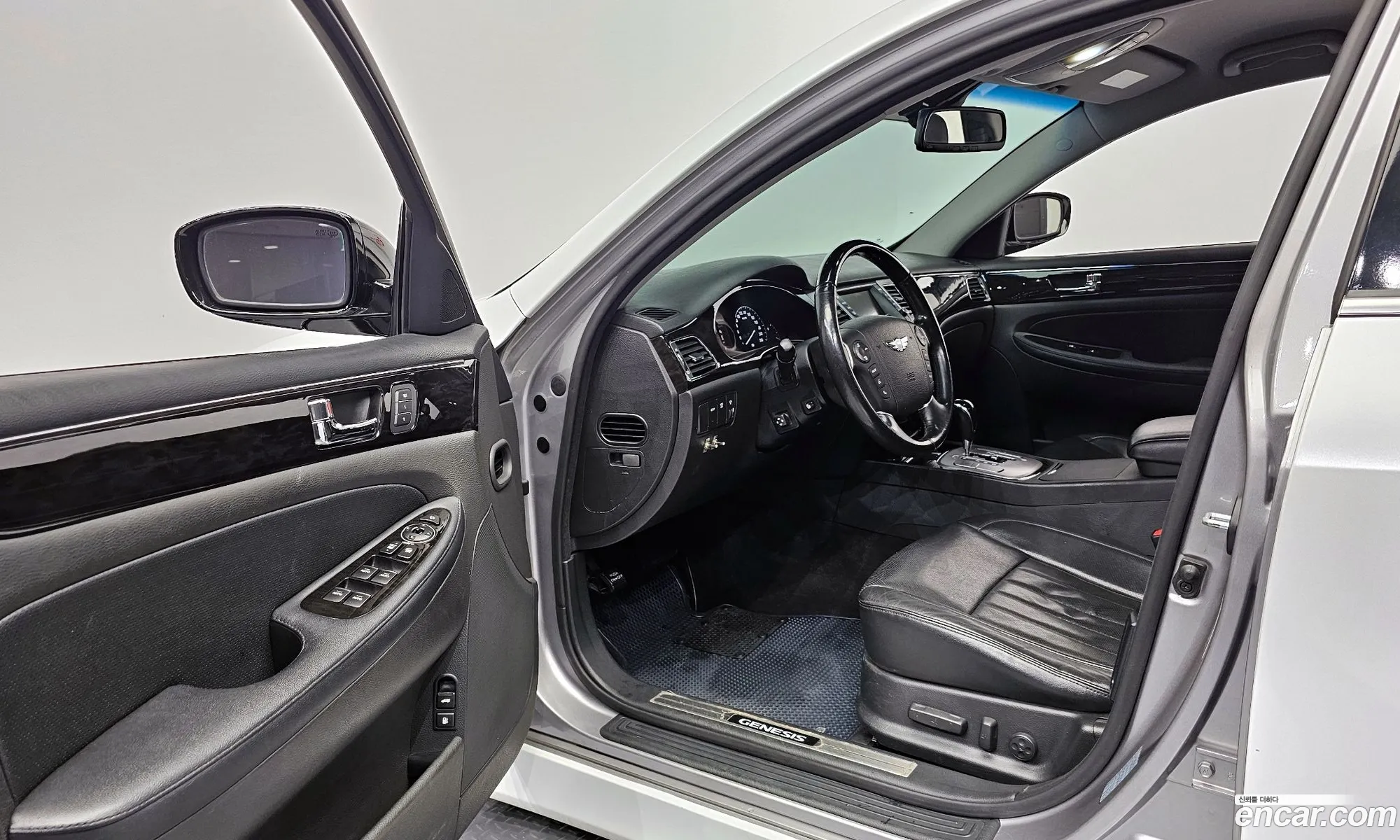 Hyundai Genesis 2011 — 8
