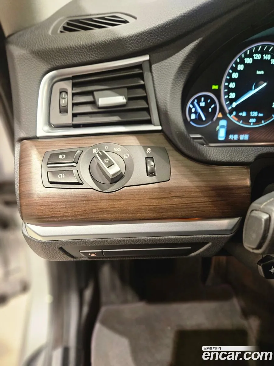 BMW 5 Series GT 2011 — 10
