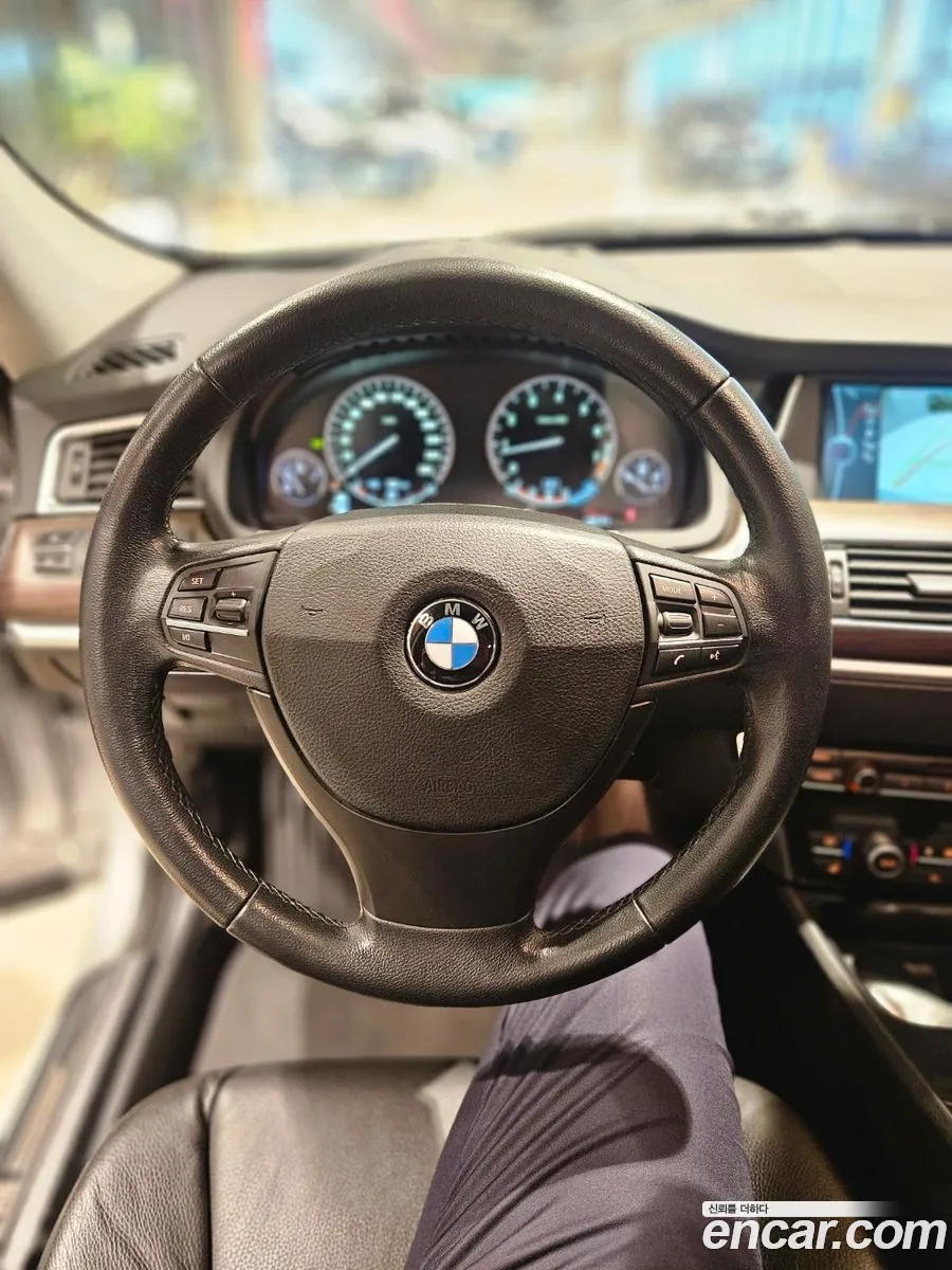 BMW 5 Series GT 2011 — 14