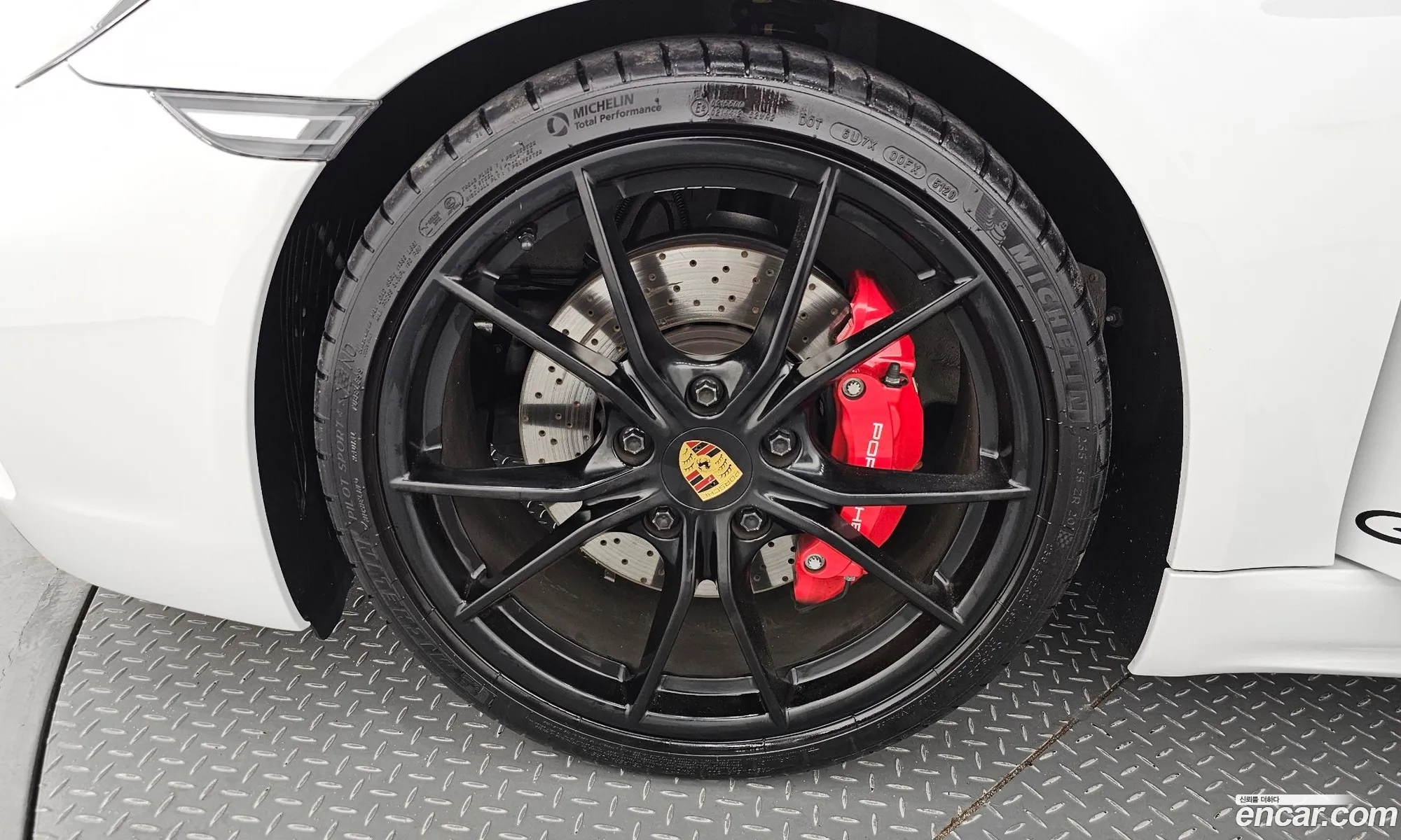 Porsche 718 Boxster 2023 WP0CD298111111111 — 18