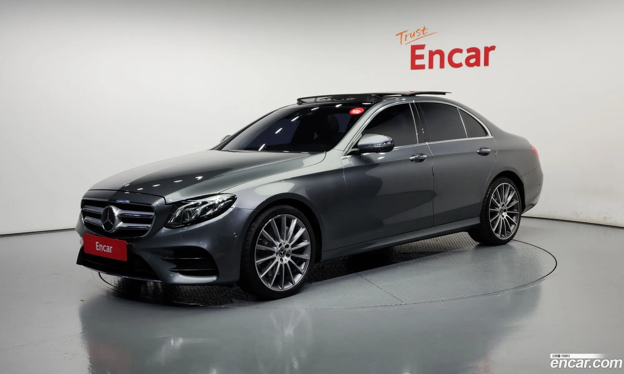 Mercedes-Benz E-Class W213 2019 WDDZF8GB4KA567049 — 17