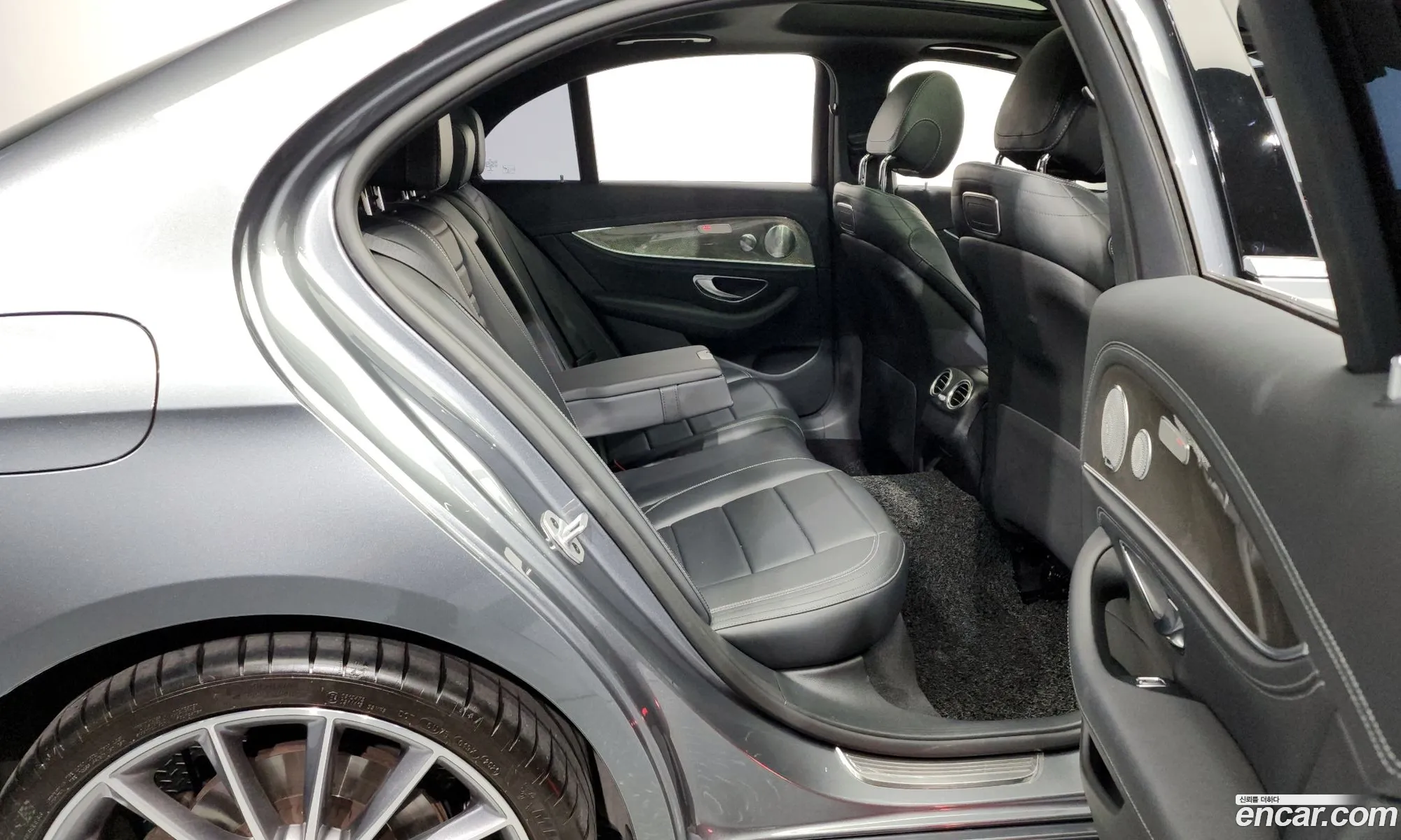 Mercedes-Benz E-Class W213 2019 WDDZF8GB4KA567049 — 18