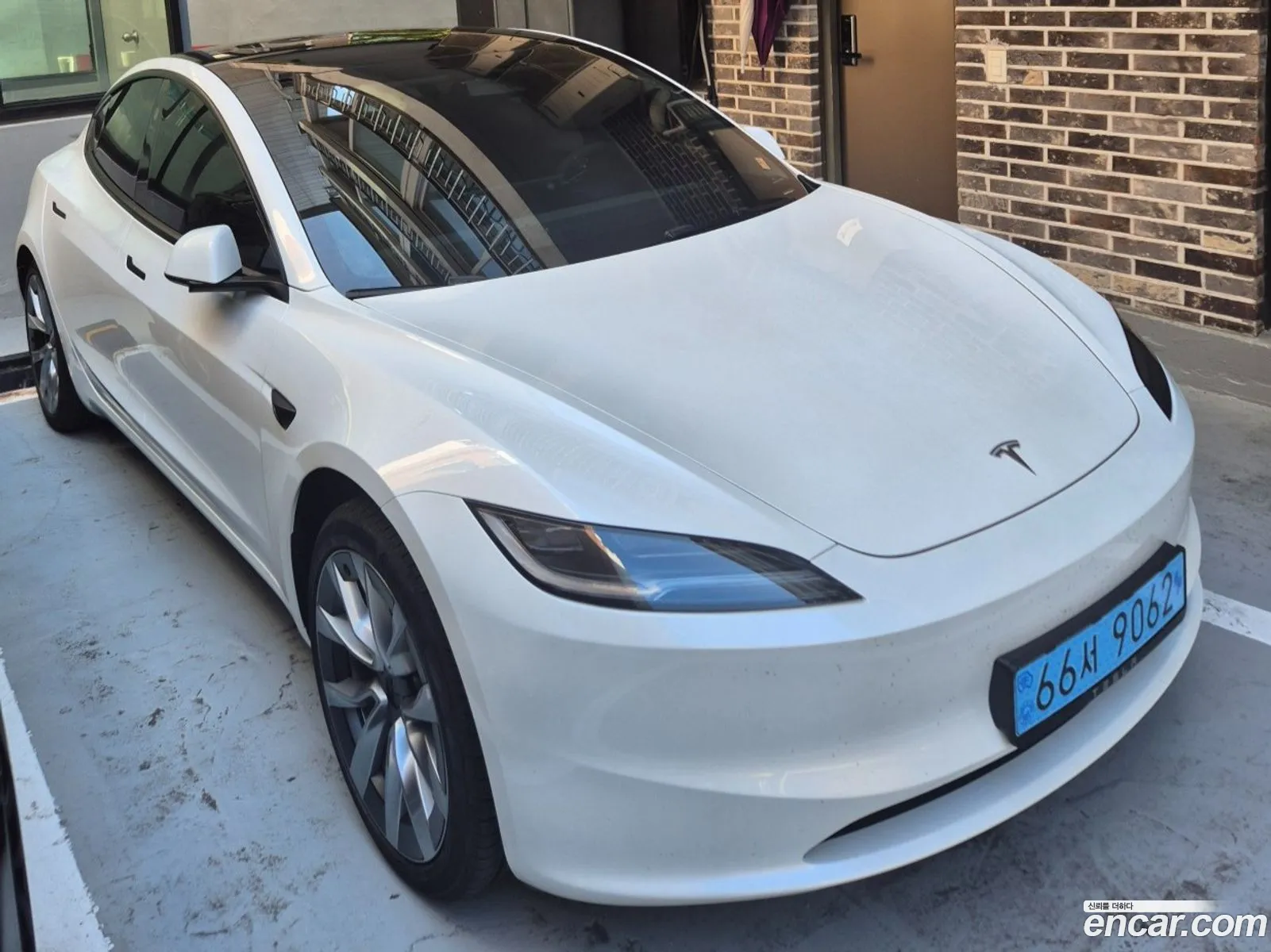 Tesla Model 3 2024 — 2