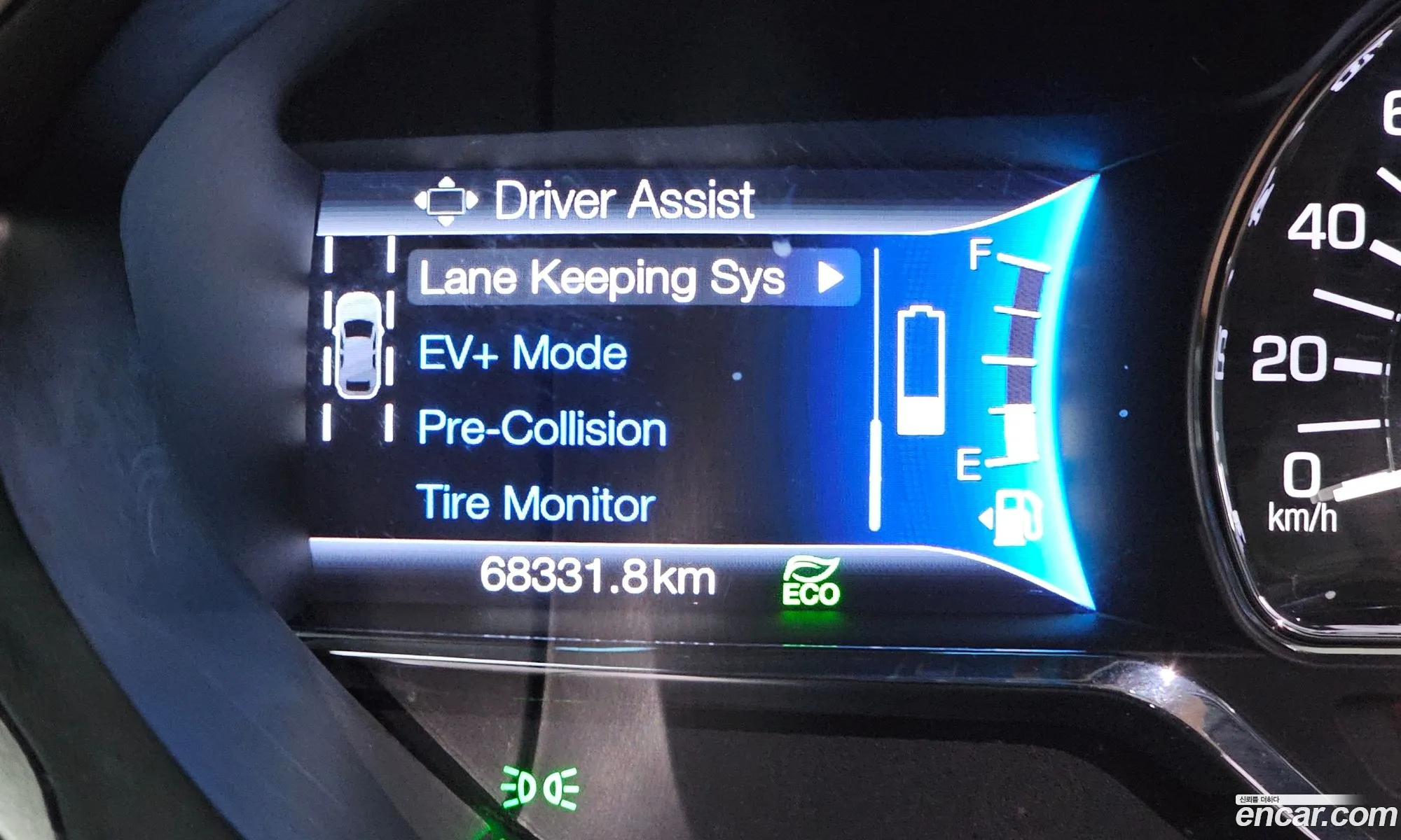 Lincoln MKZ 2017 3LN6L5MU9HR621773 — 11