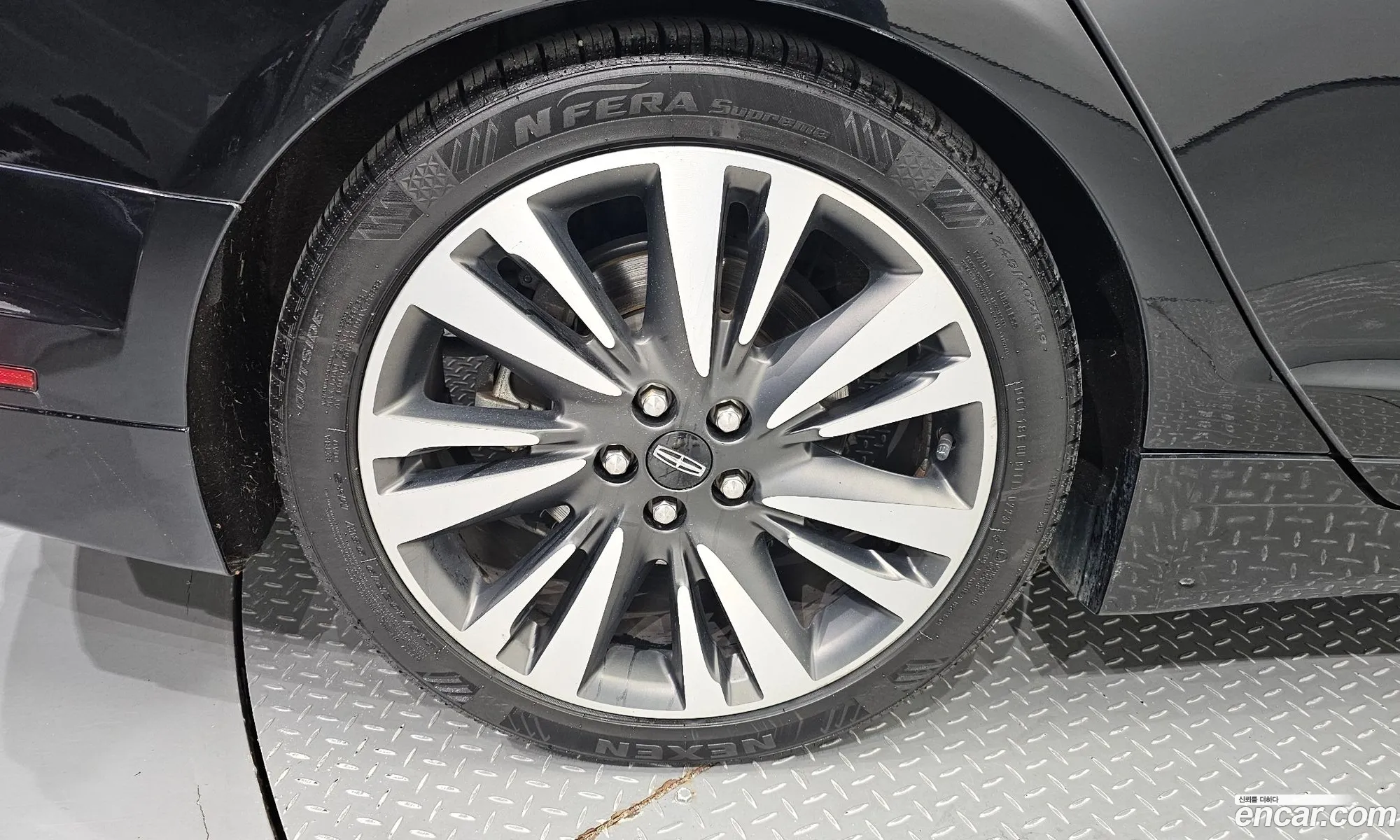 Lincoln MKZ 2017 3LN6L5MU9HR621773 — 19