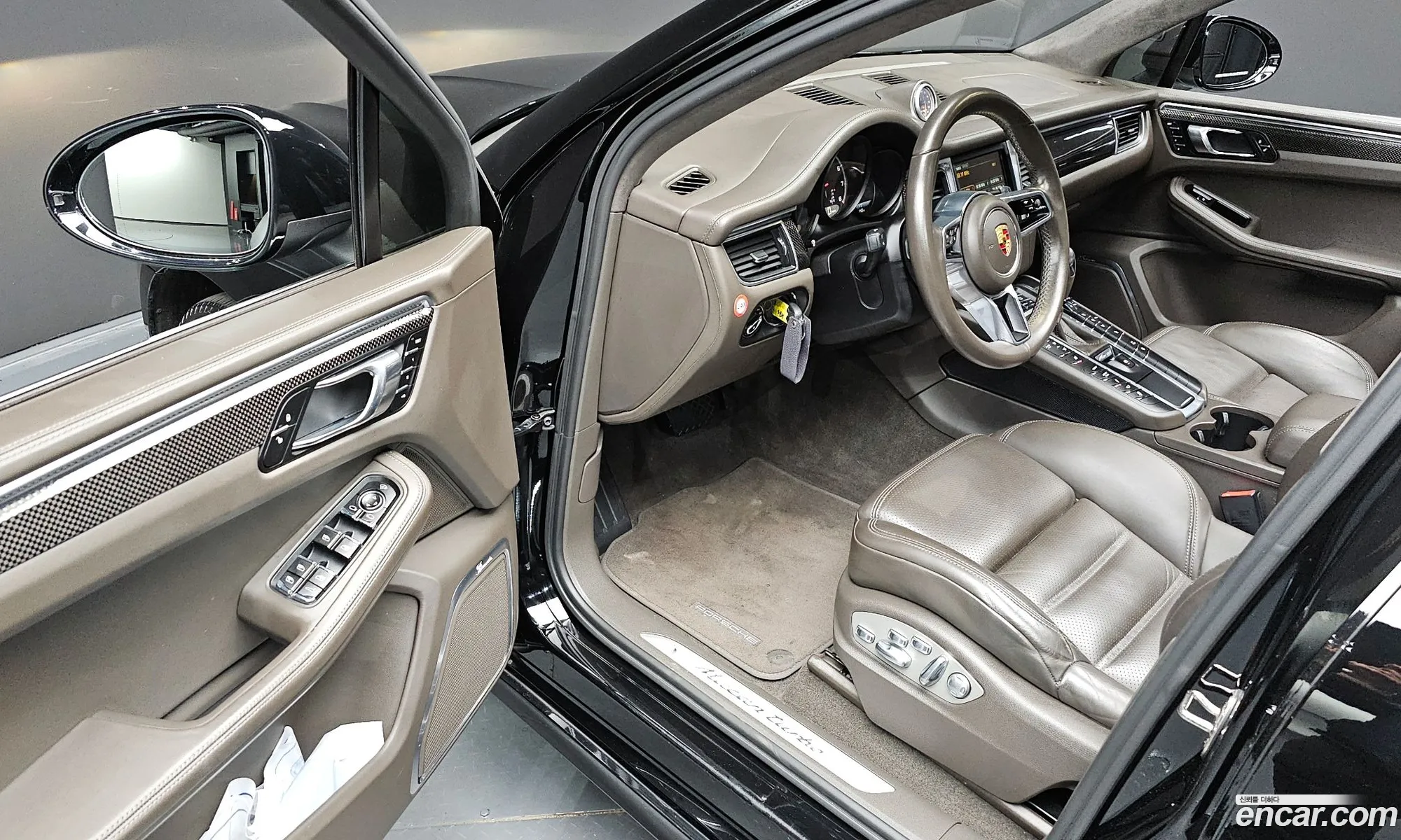 Porsche Macan 2014 WP1AF2957FLB95162 — 2