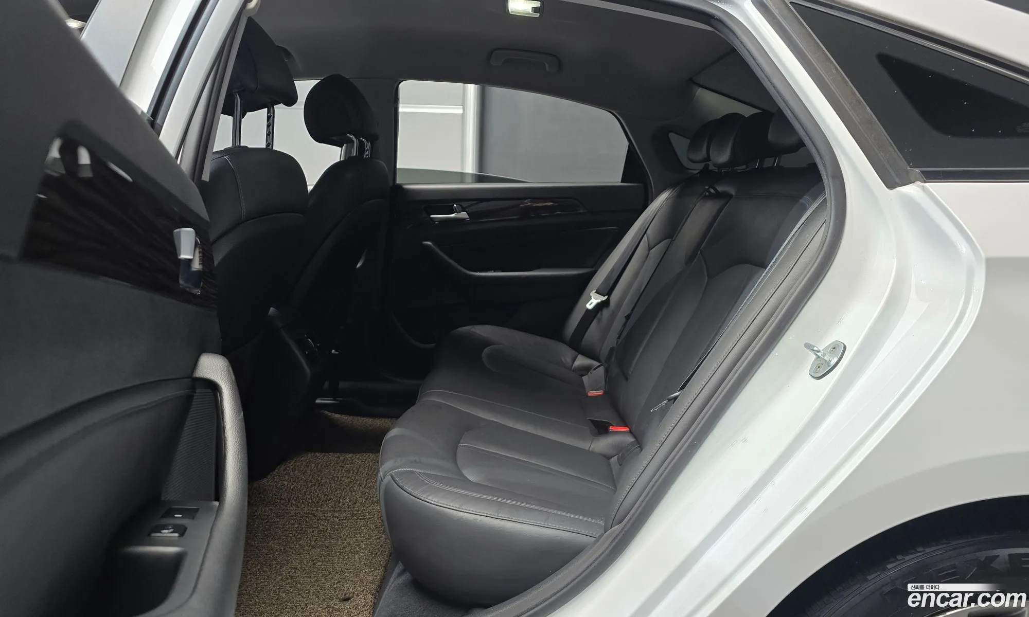Hyundai LF Sonata 2014 — 12
