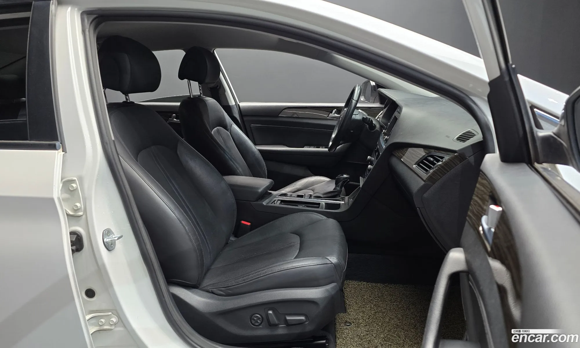 Hyundai LF Sonata 2014 — 18