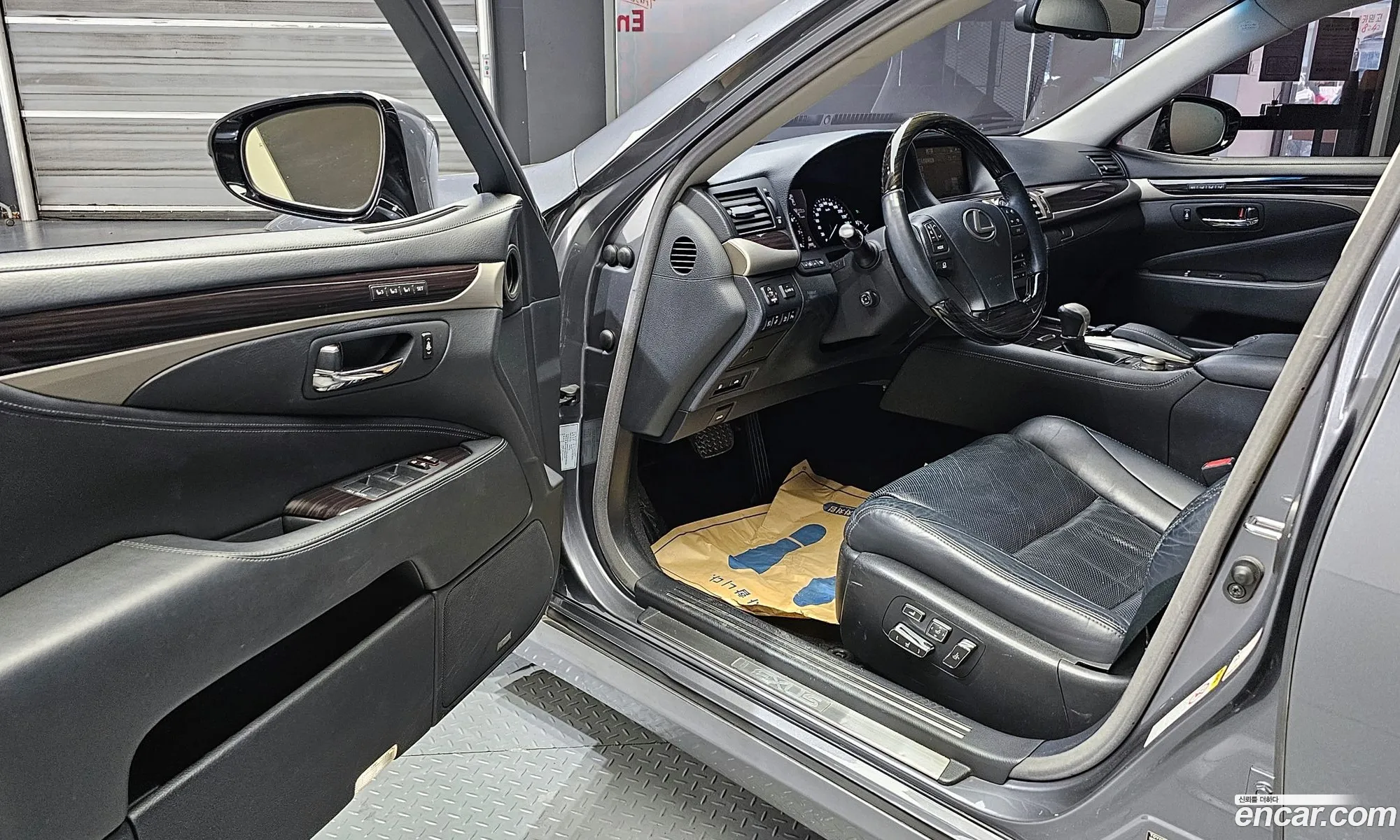 Lexus LS460 2013 — 17