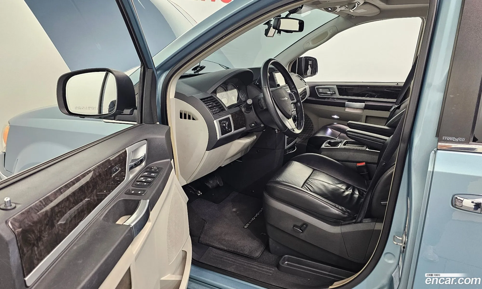 Chrysler Grand Voyager 2009 2A4PS6D10AR120817 — 17