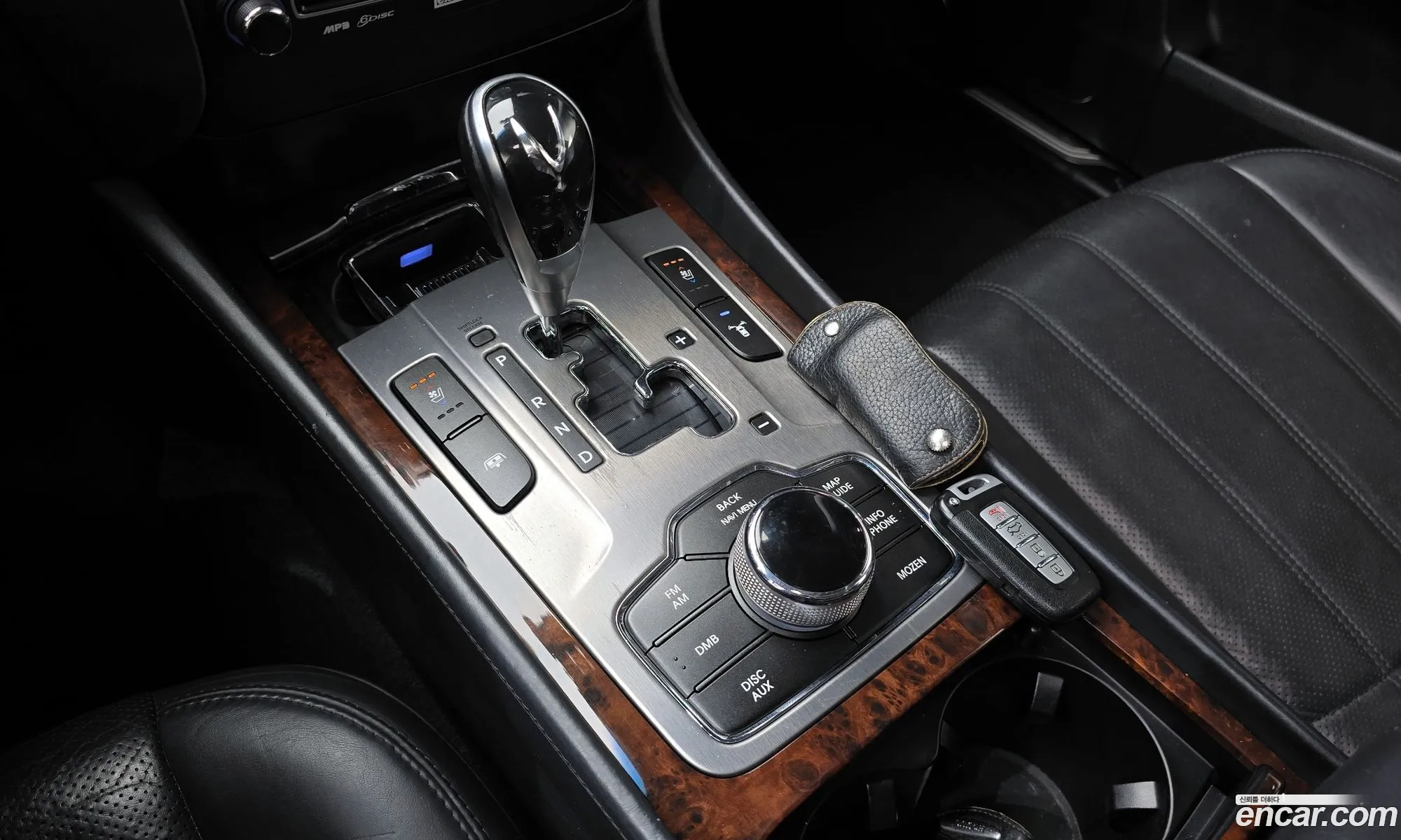 Hyundai Equus 2009 — 17
