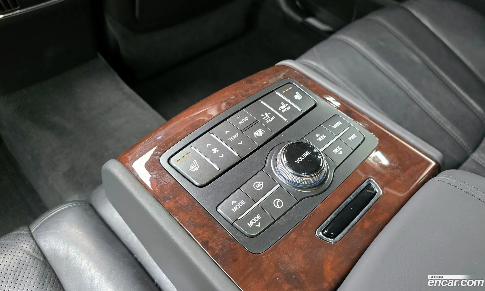 Hyundai Equus 2009 — 16