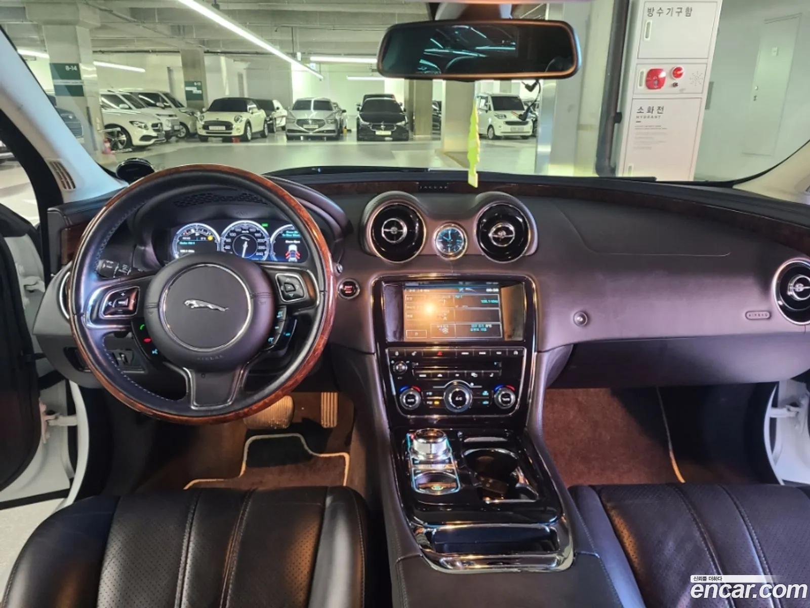 Jaguar XJ 2013 — 11