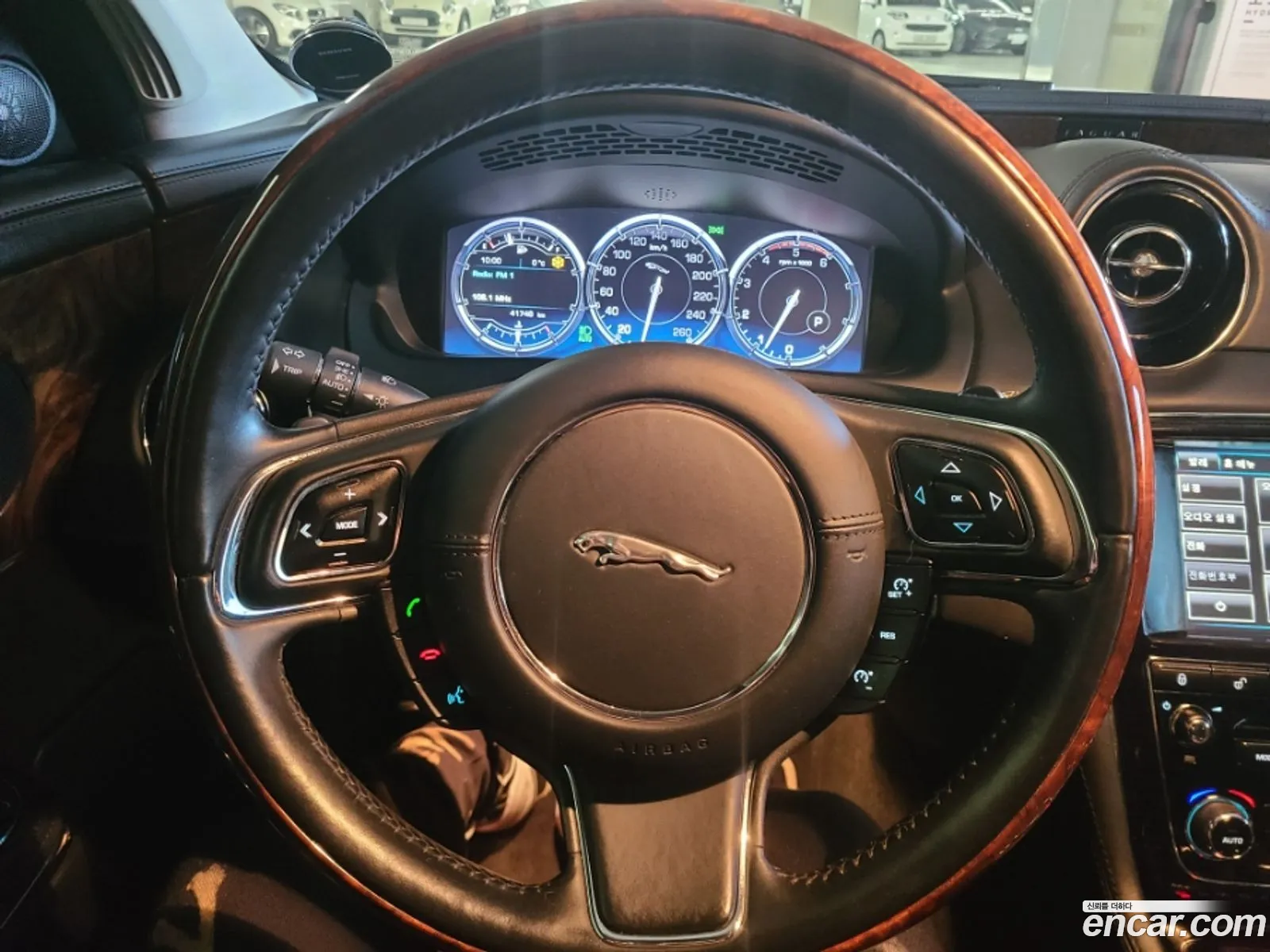 Jaguar XJ 2013 — 19