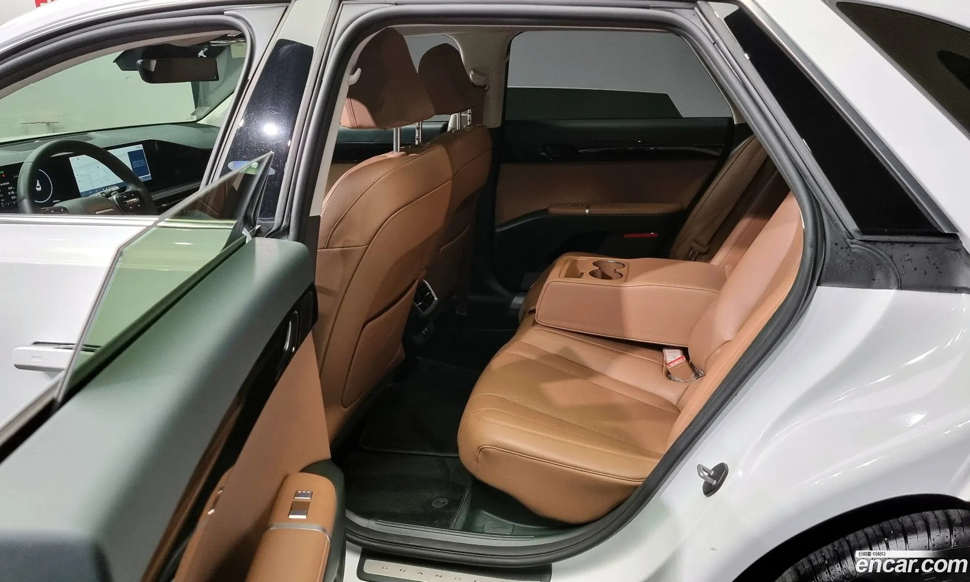 Hyundai Grandeur Hybrid 2023 — 16