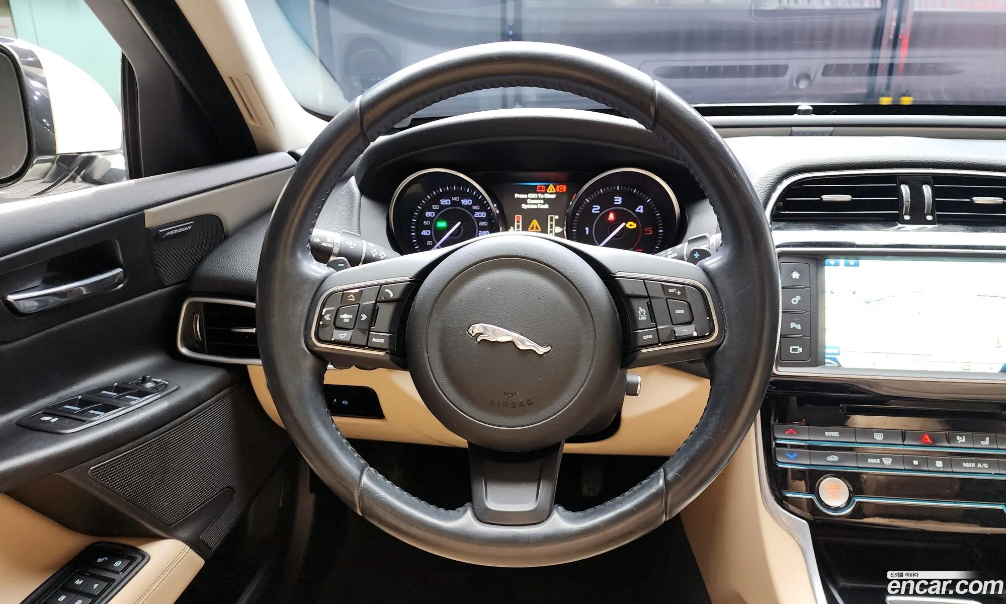 Jaguar XE 2016 SAJAB4BN2GA929157 — 16