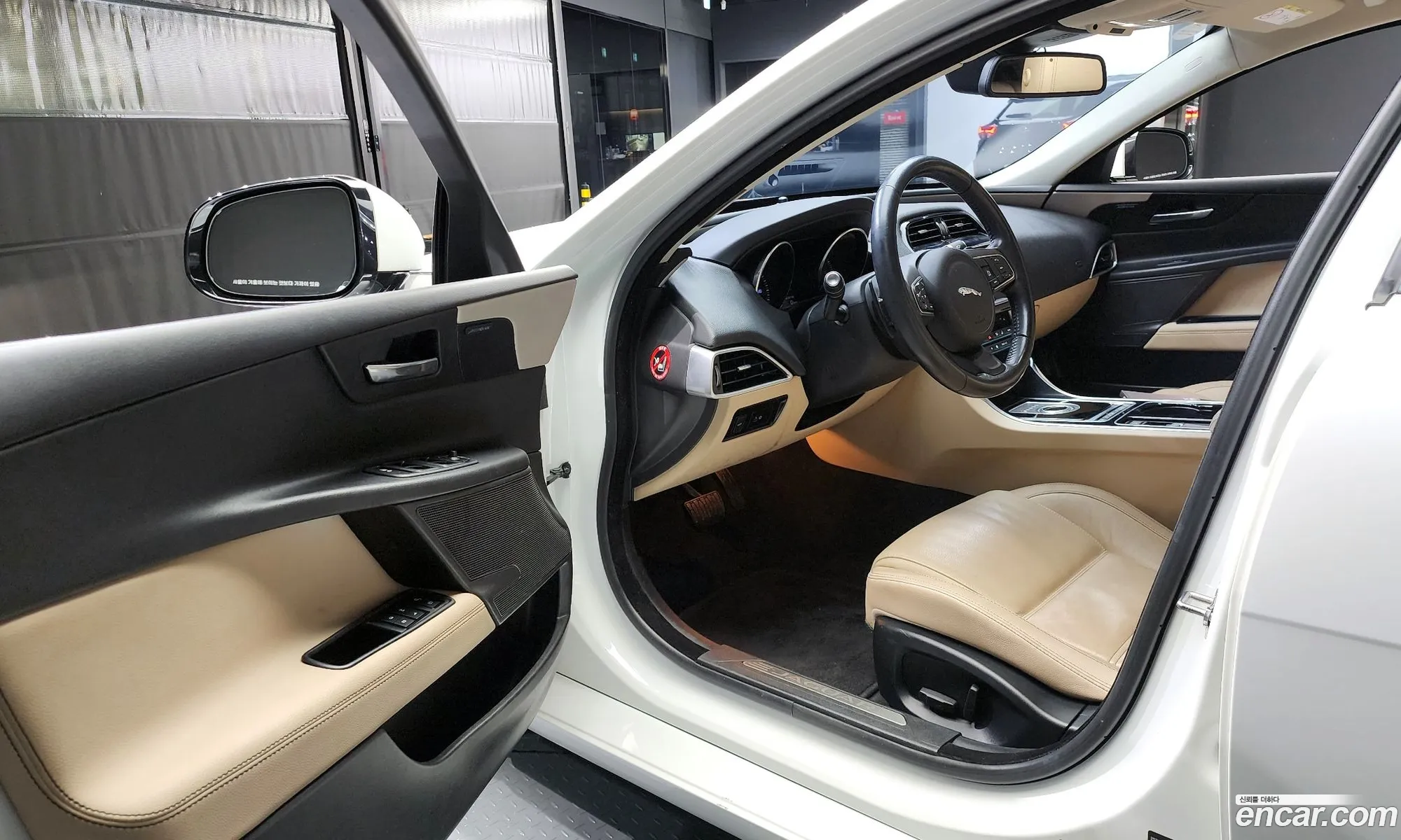Jaguar XE 2016 SAJAB4BN2GA929157 — 12
