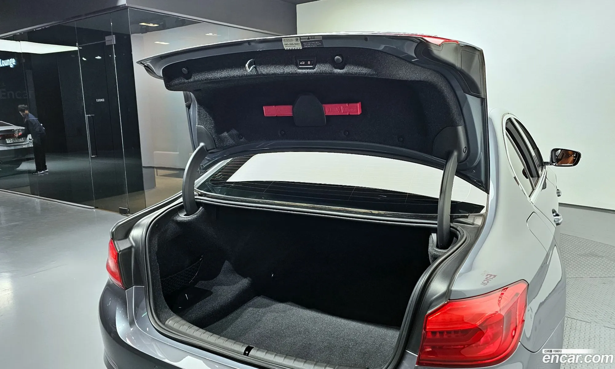 BMW 5 Series 2018 WBAJC3106JWB80269 — 4