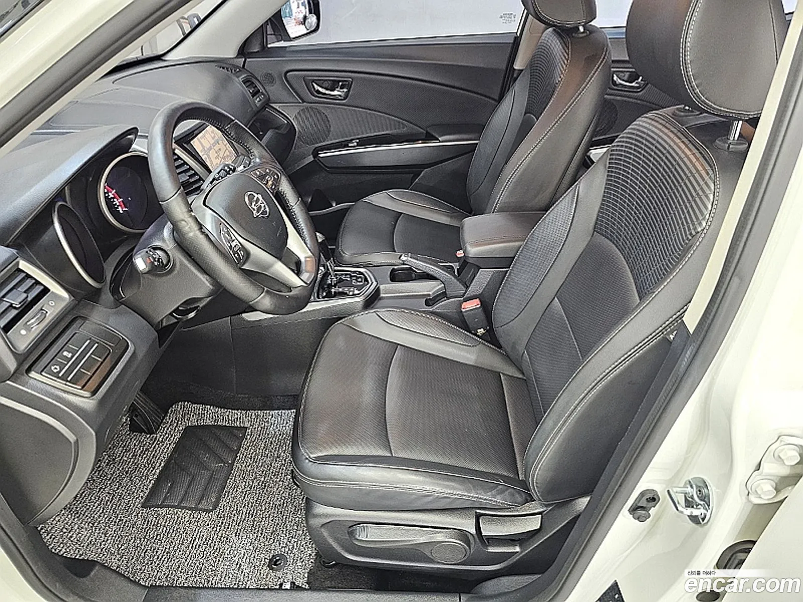 KG Mobility (SsangYong) Tivoli Armour 2017 — 14