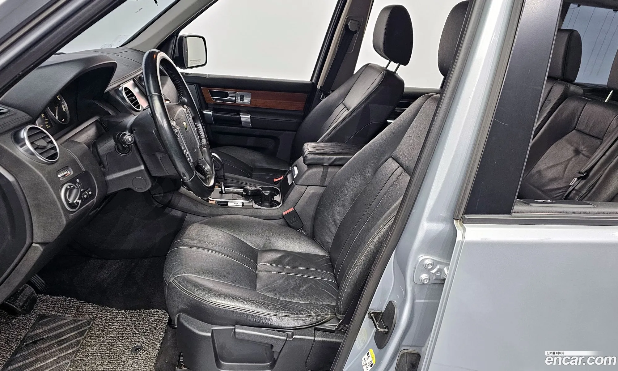Land Rover Discovery 4 2010 SALLAAA1000000000 — 9