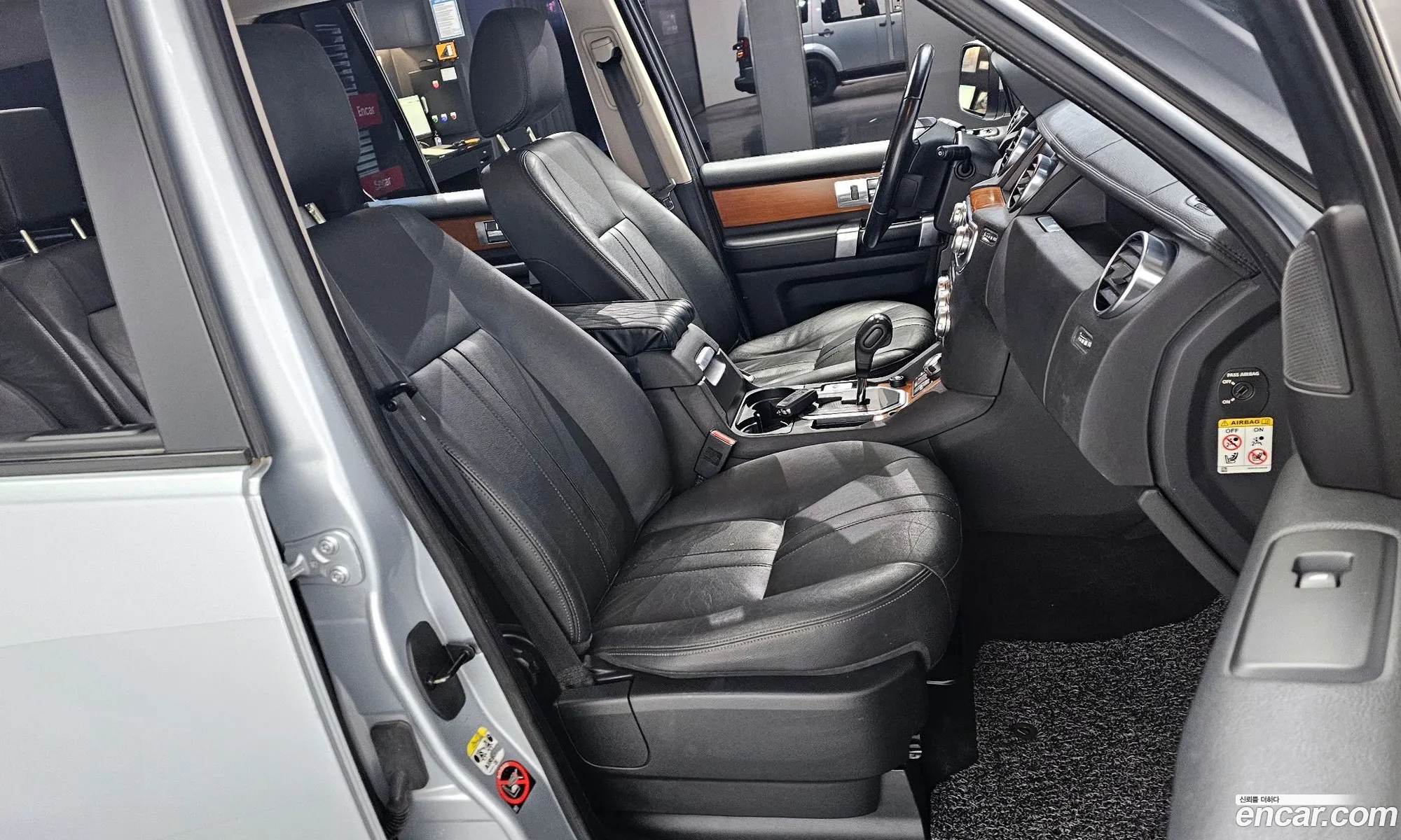 Land Rover Discovery 4 2010 SALLAAA1000000000 — 14