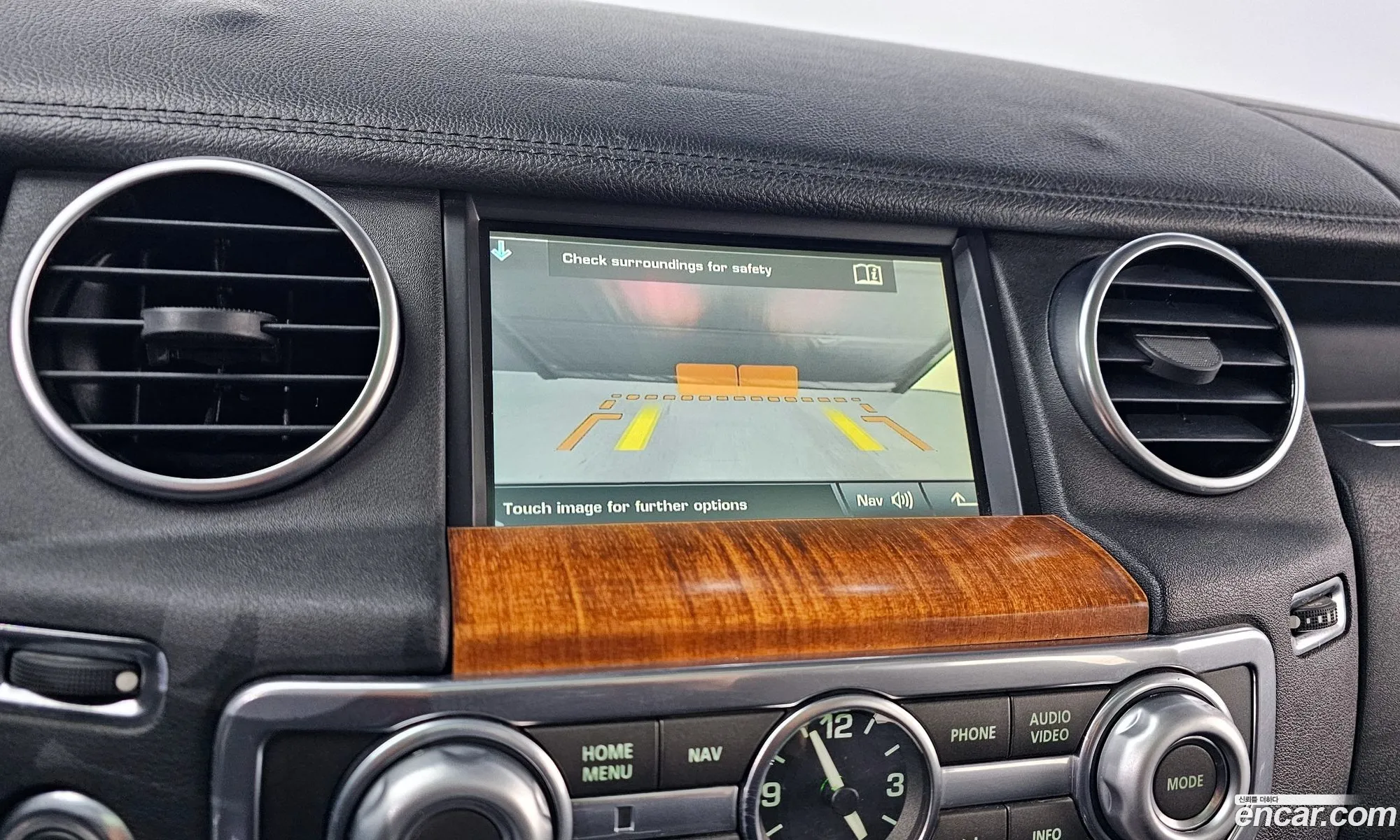 Land Rover Discovery 4 2010 SALLAAA1000000000 — 10