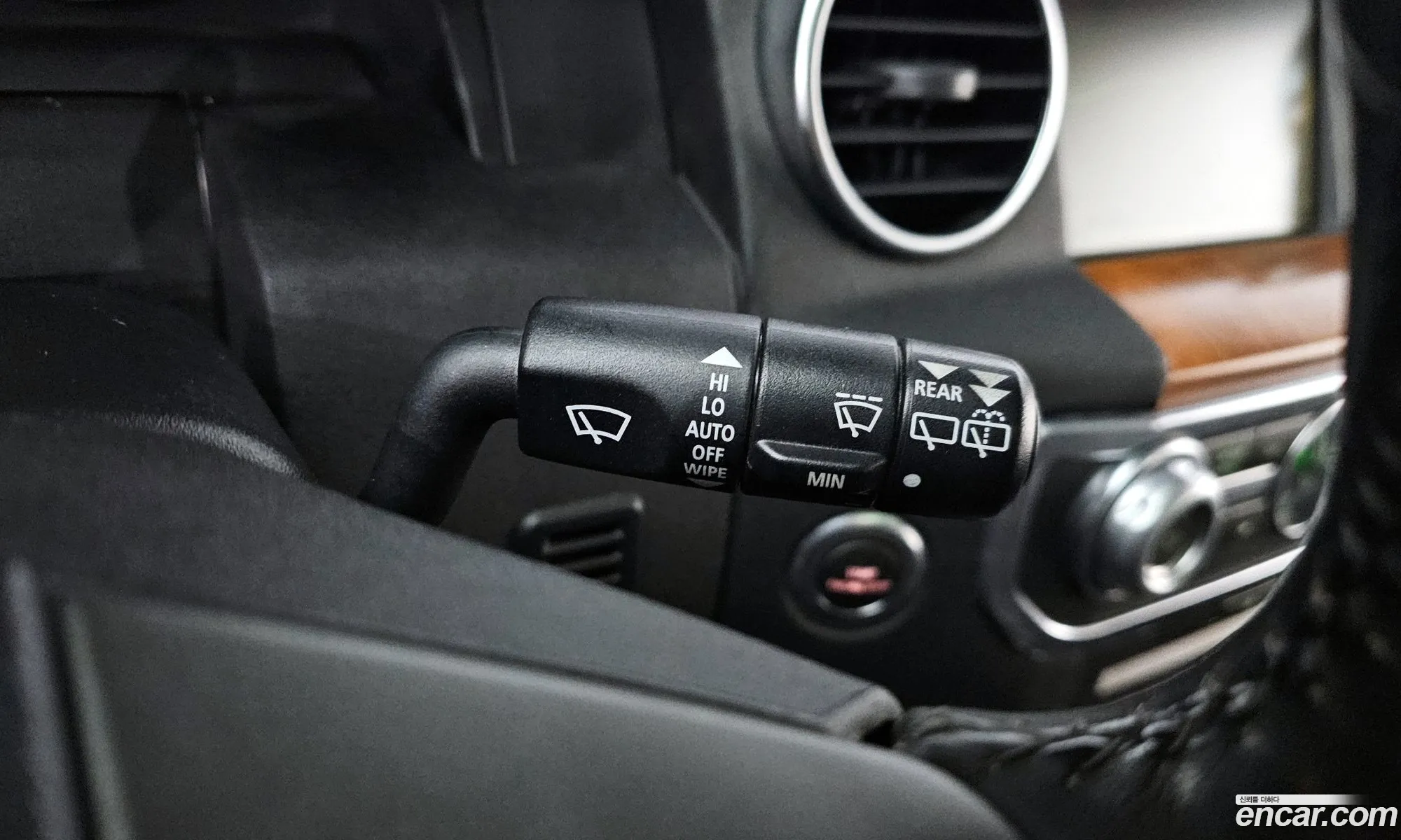 Land Rover Discovery 4 2010 SALLAAA1000000000 — 11