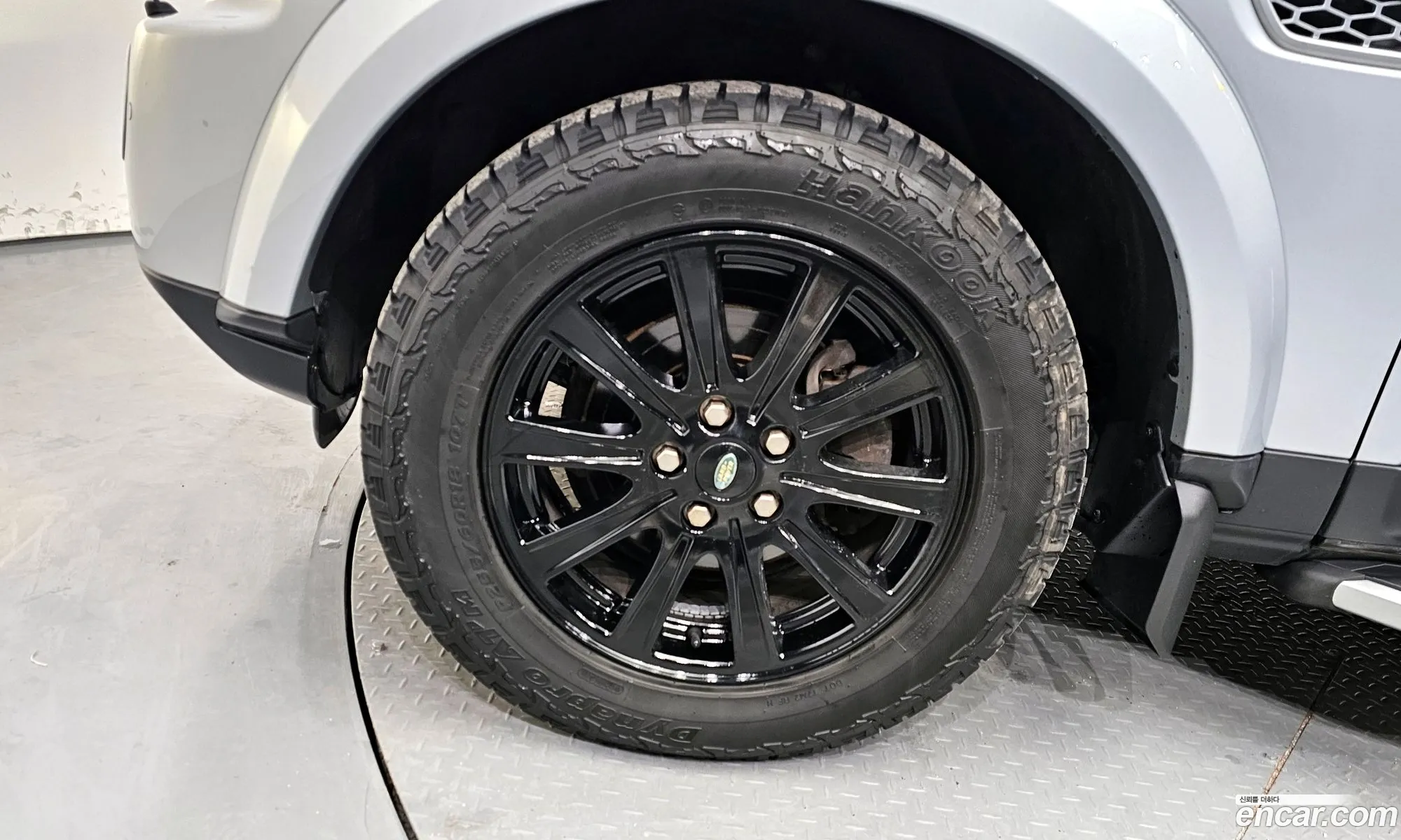 Land Rover Discovery 4 2010 SALLAAA1000000000 — 3